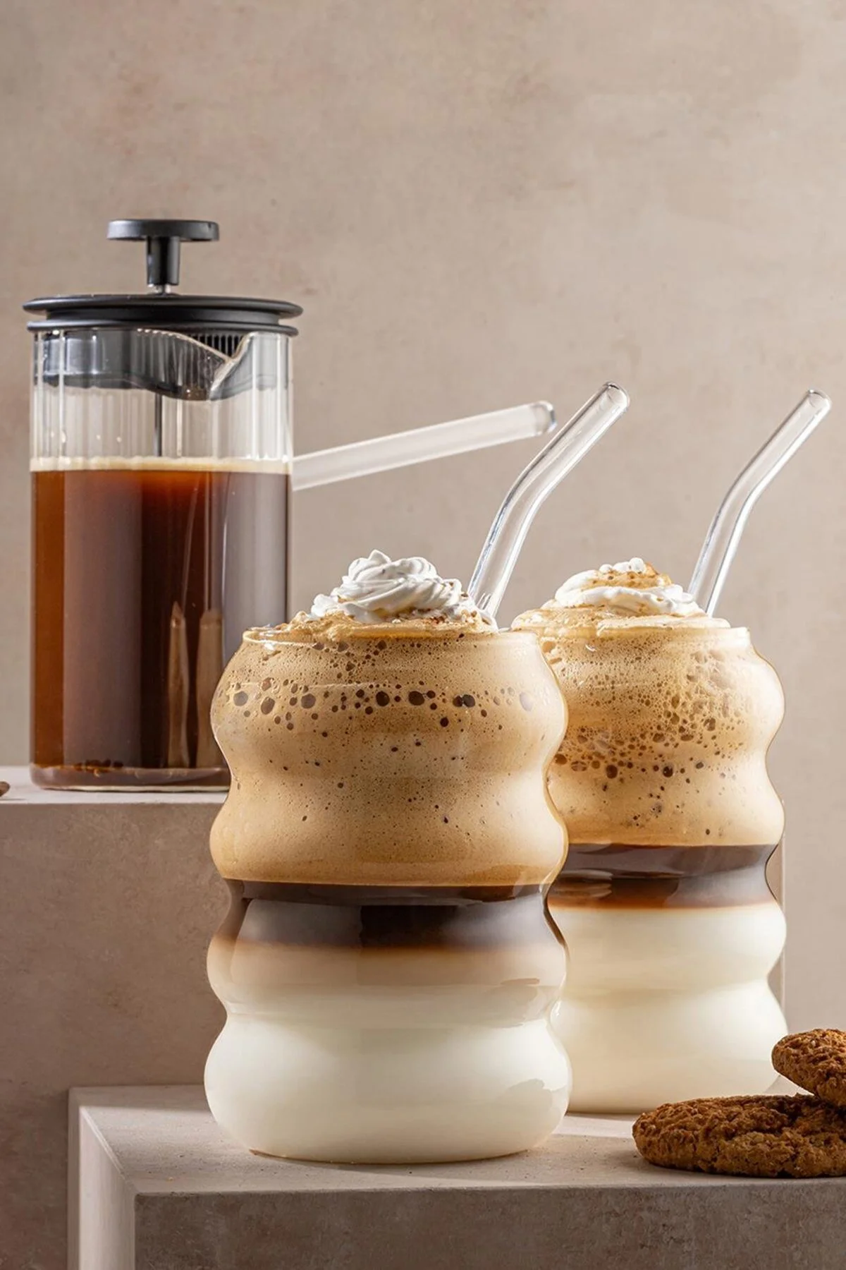Modern Dalgalı Cam Bardak 350 ml – Şık Modern Tasarım Su, Çay, Kahve ve Soğuk İçecek Sunum Bardağı