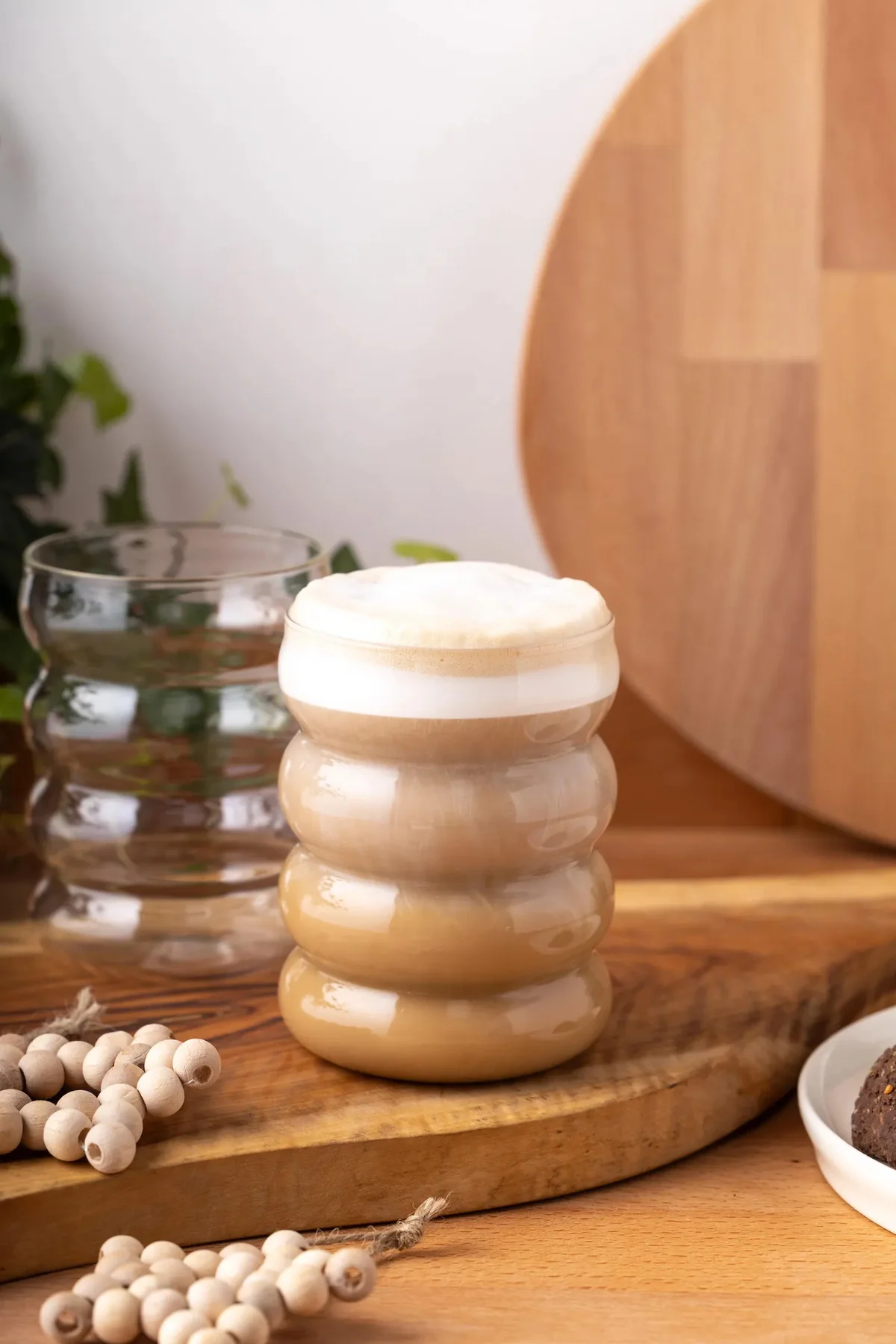 Modern Dalgalı Cam Bardak 350 ml – Şık Modern Tasarım Su, Çay, Kahve ve Soğuk İçecek Sunum Bardağı