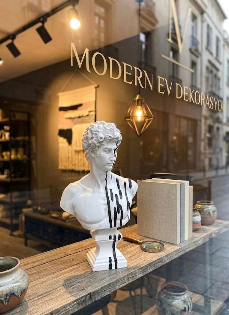 Modern Dekoratif Biblo – Beyaz Siyah Detaylı David/ Davut Heykeli