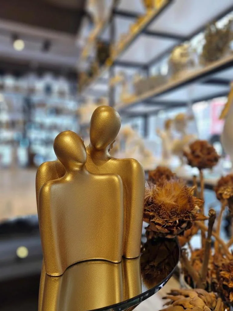 Modern Tasarım 2 Li Soyut Gold Dekoratif Obje - Kucaklaşan Aşıkla