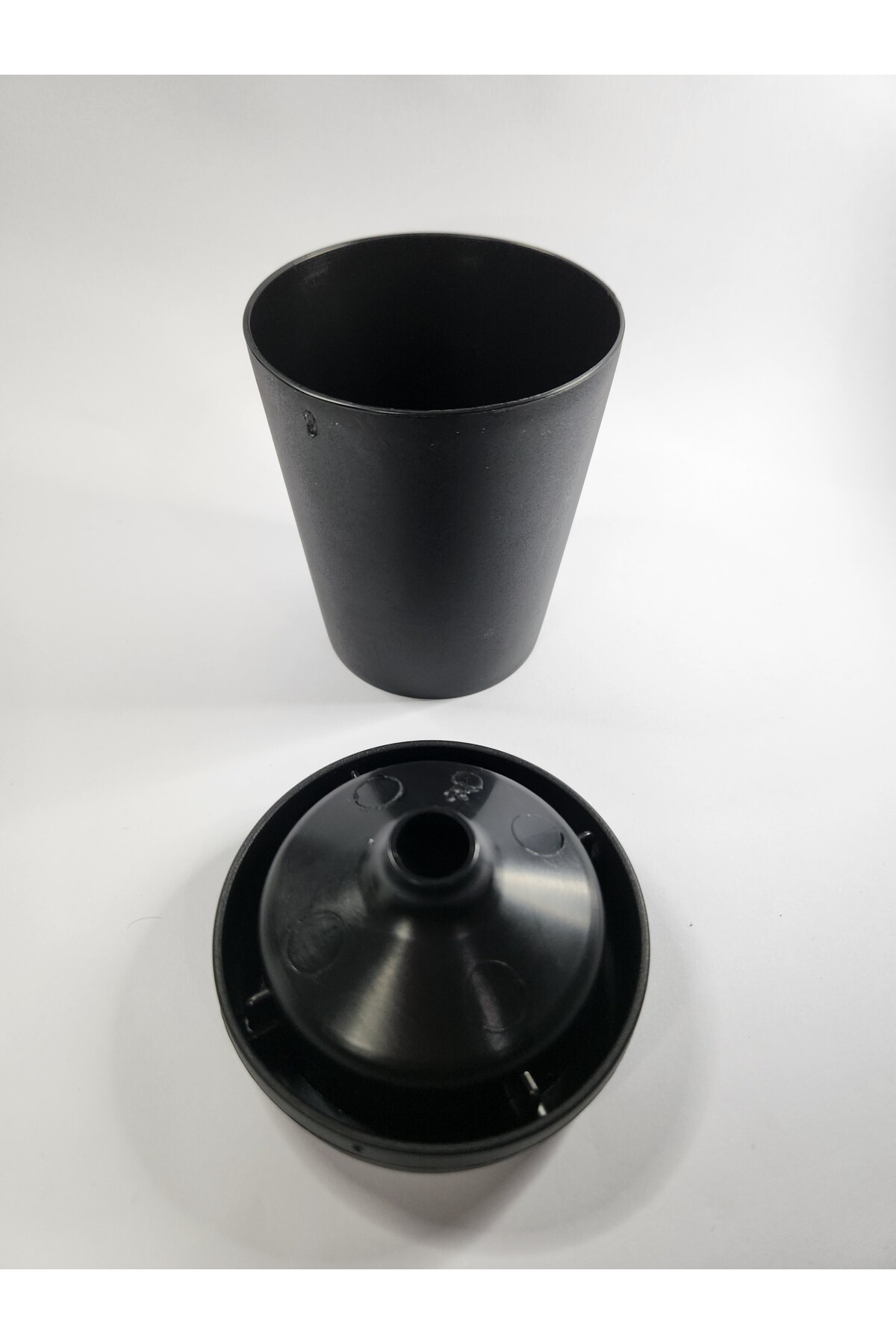 Modern ve Pratik: Kendiliğinden Sönen Kokusuz Küllük - Plastik Ma