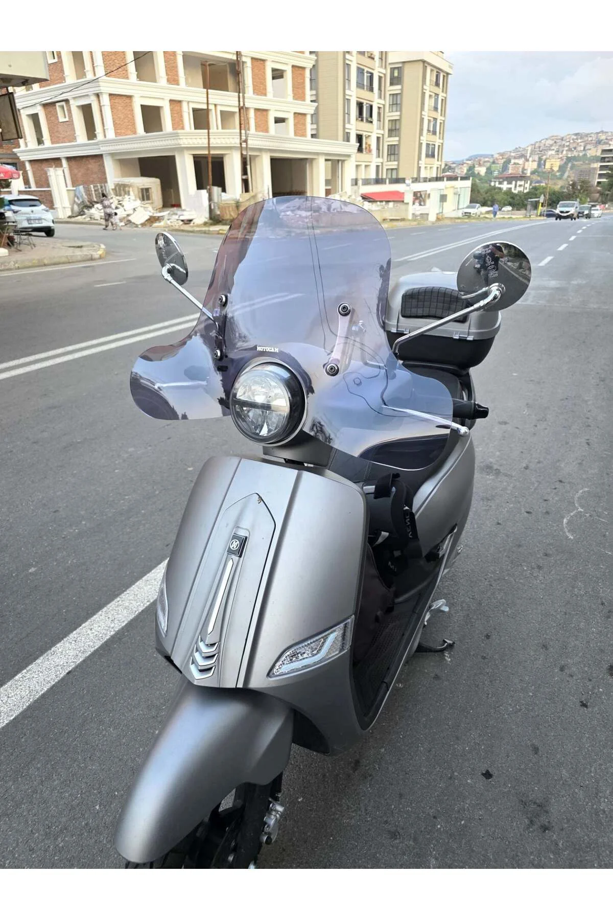 Mondial Exon 125 Ön Cam 2023-2026 Model 39cm Füme Renkli 4mm Elci