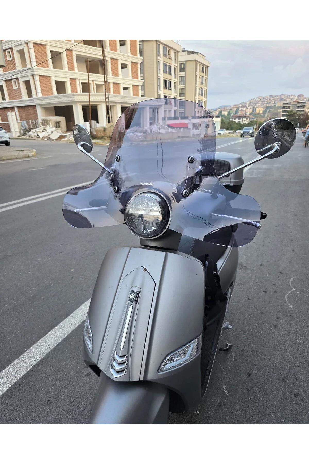 Mondial Exon 125 Ön Cam 2023-2026 Model 39cm Füme Renkli 4mm Elci