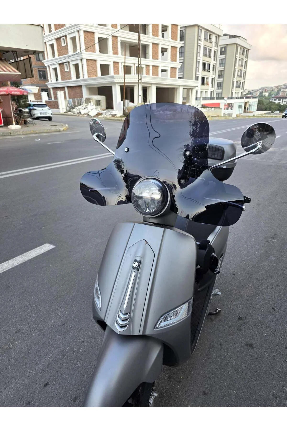 Mondial Exon 125 Ön Cam 2023-2026 Model 39cm Siyah Renkli 4mm Elc