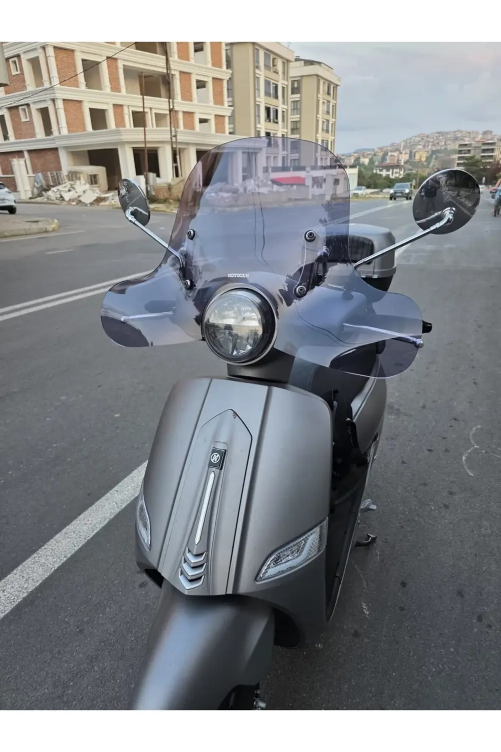 Mondial Exon 125 Ön Cam 2023-2025 Model 39cm Füme Renkli 4mm Elci