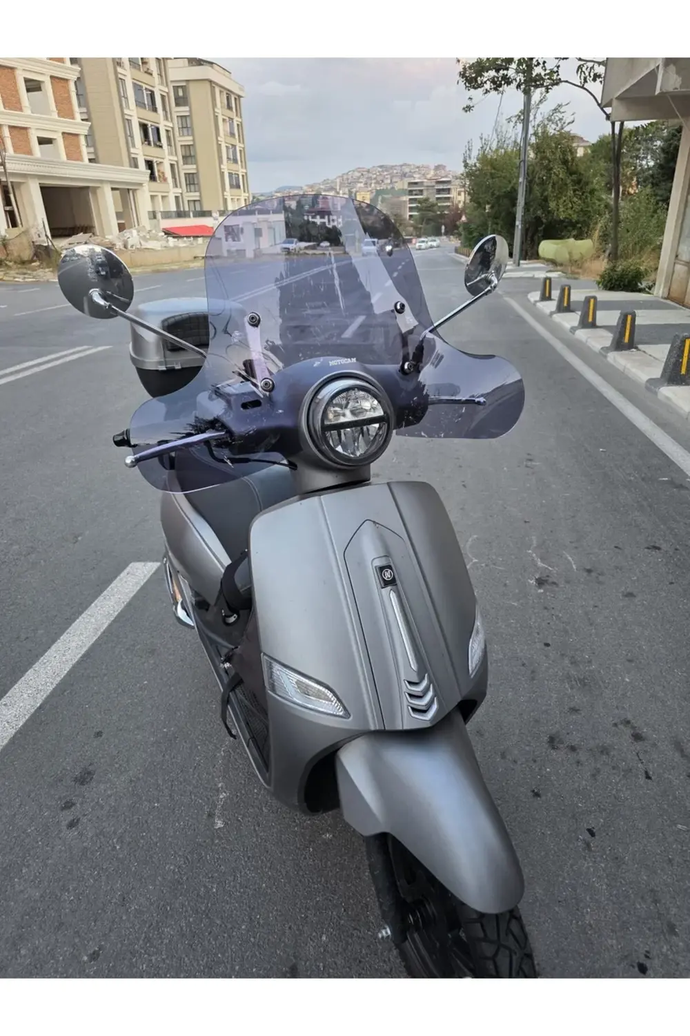 Mondial Exon 125 Ön Cam 2023-2025 Model 39cm Füme Renkli 4mm Elci