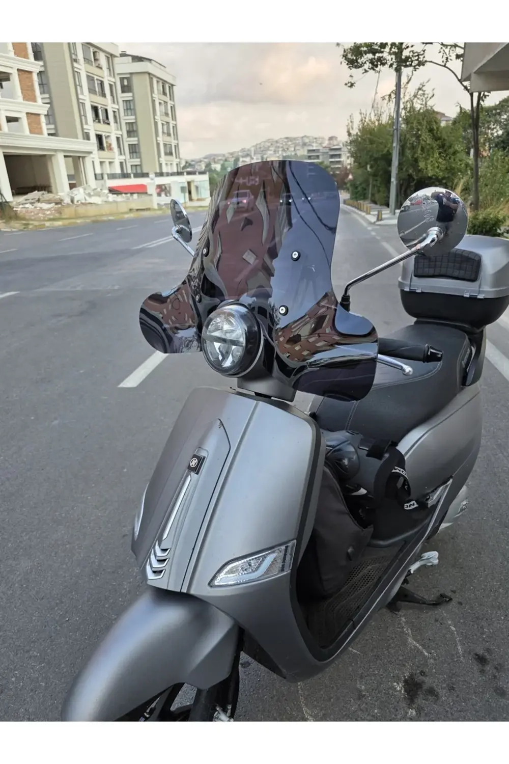 Mondial Exon 125 Ön Cam 2023-2025 Model 39cm Siyah Renkli 4mm Elc
