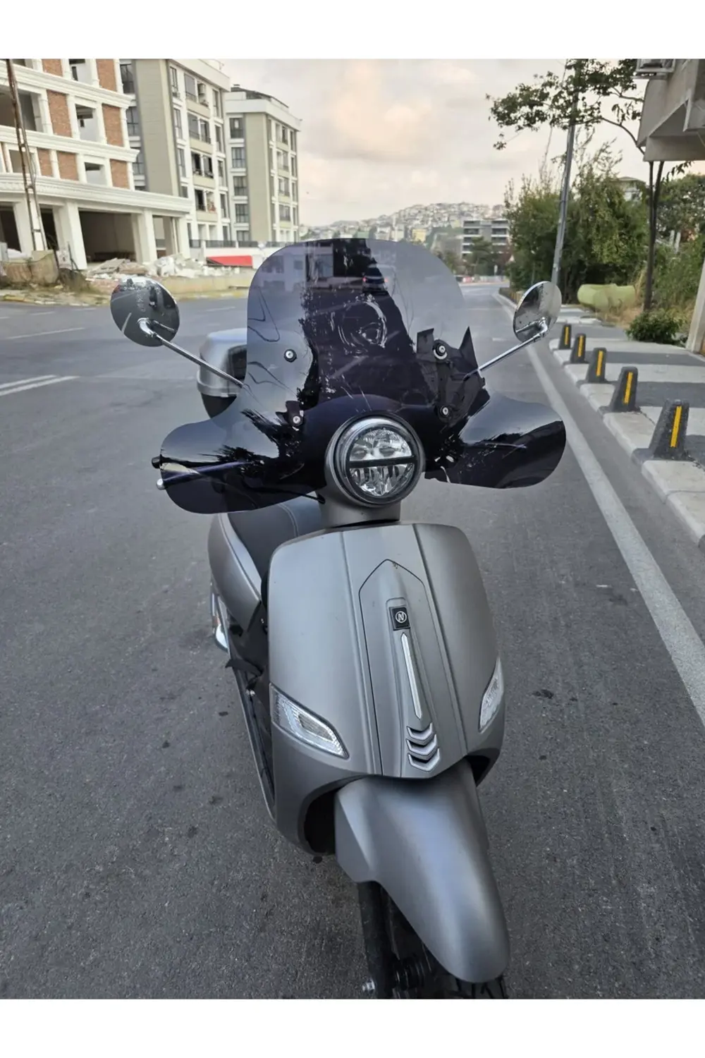 Mondial Exon 125 Ön Cam 2023-2025 Model 39cm Siyah Renkli 4mm Elc