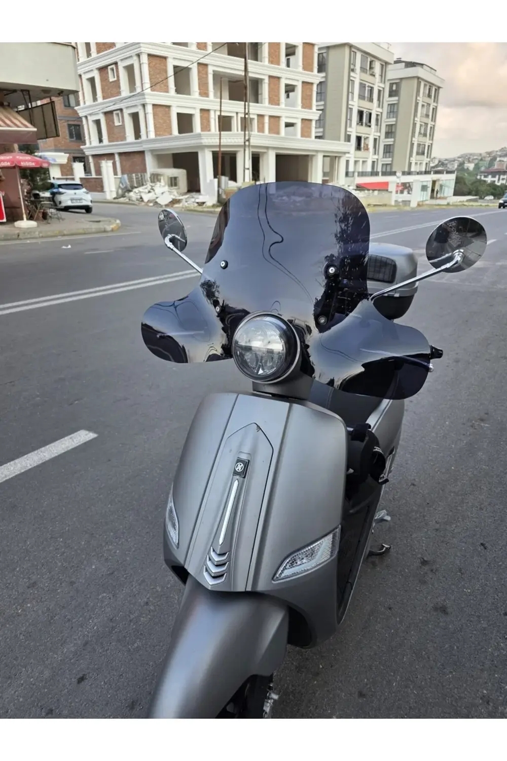 Mondial Exon 125 Ön Cam 2023-2025 Model 39cm Siyah Renkli 4mm Elc
