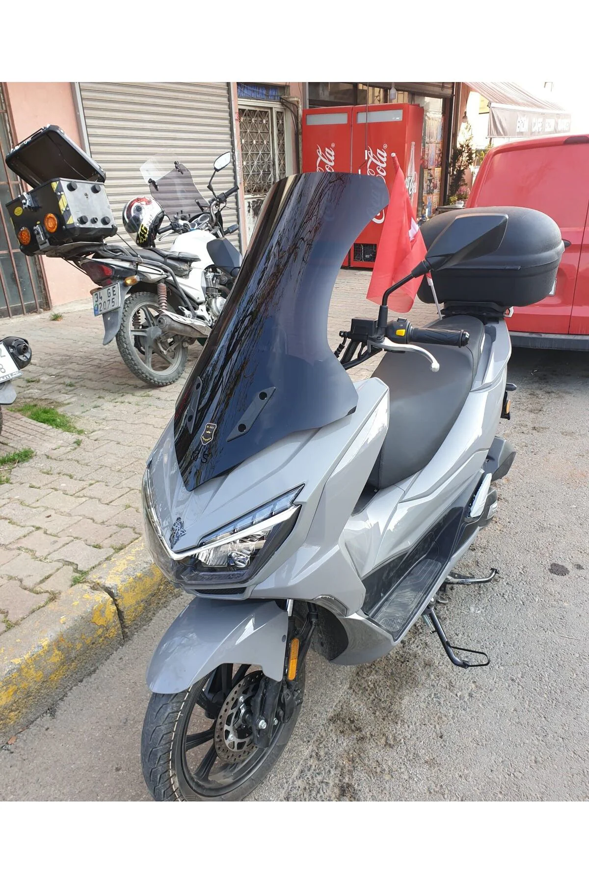 Mondial Strada 125 Ön Cam 2023-2026 Model 75cm Siyah Renkli 4mm U