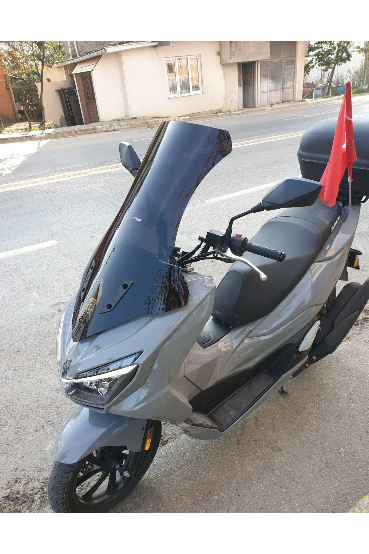 Mondial Strada 125 Ön Cam 2023-2026 Model 75cm Siyah Renkli 4mm U