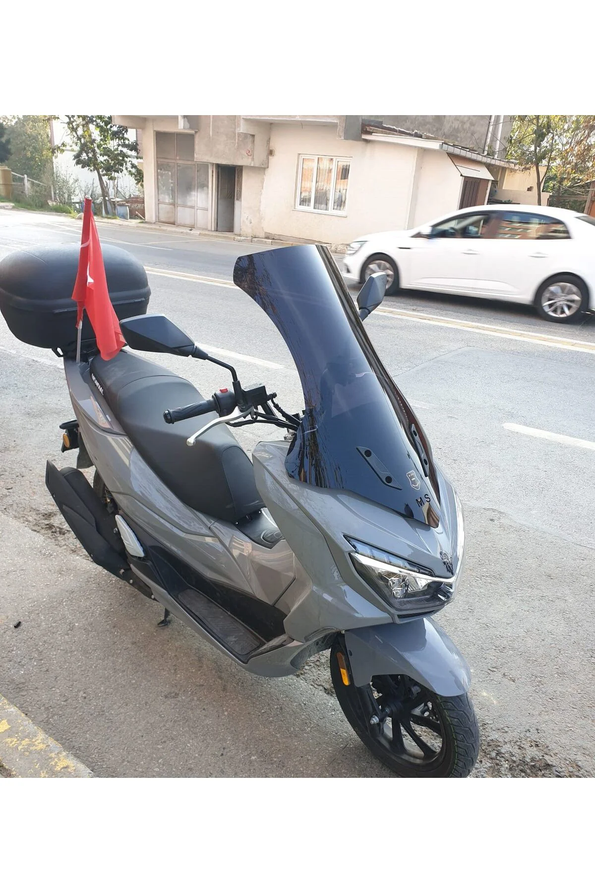 Mondial Strada 125 Ön Cam 2023-2026 Model 75cm Siyah Renkli 4mm U