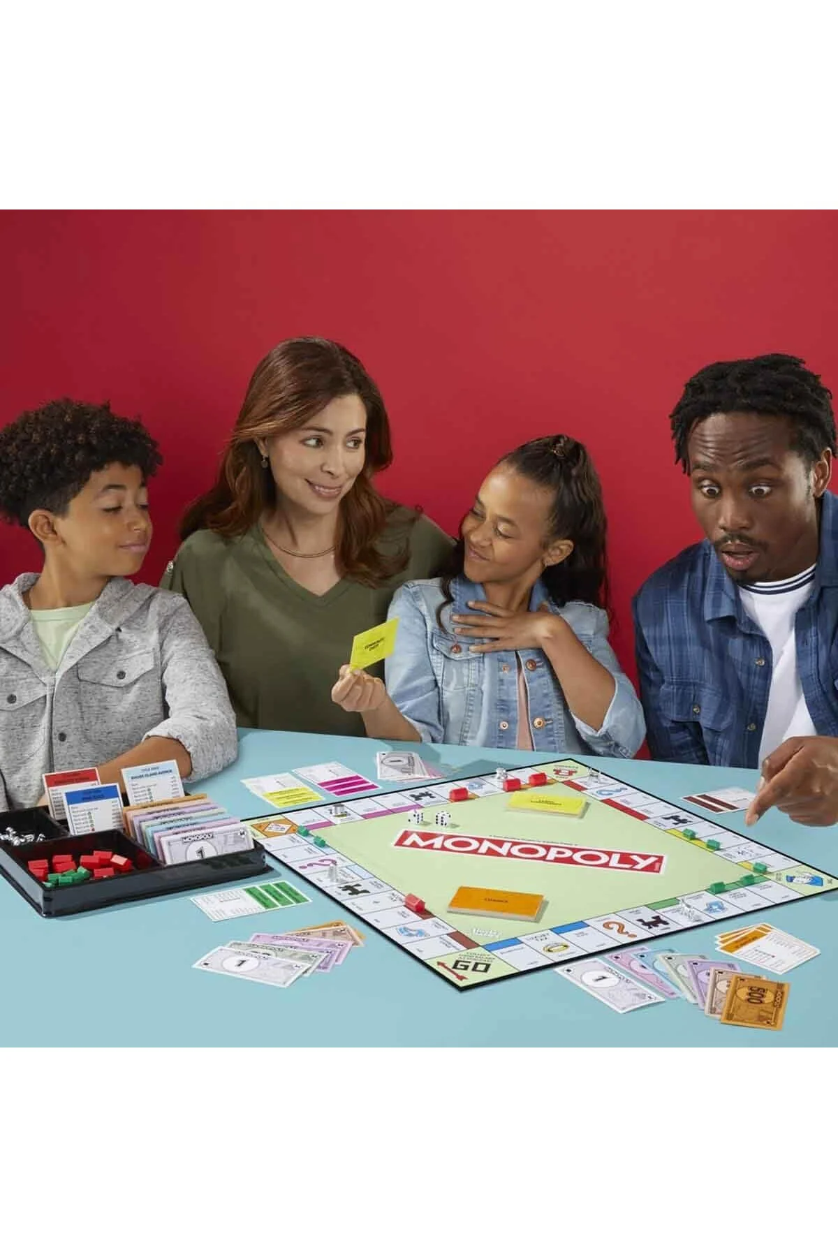 Monopoly Saklama Tepsili ve Daha Büyük Piyonlu Kutu Oyunu