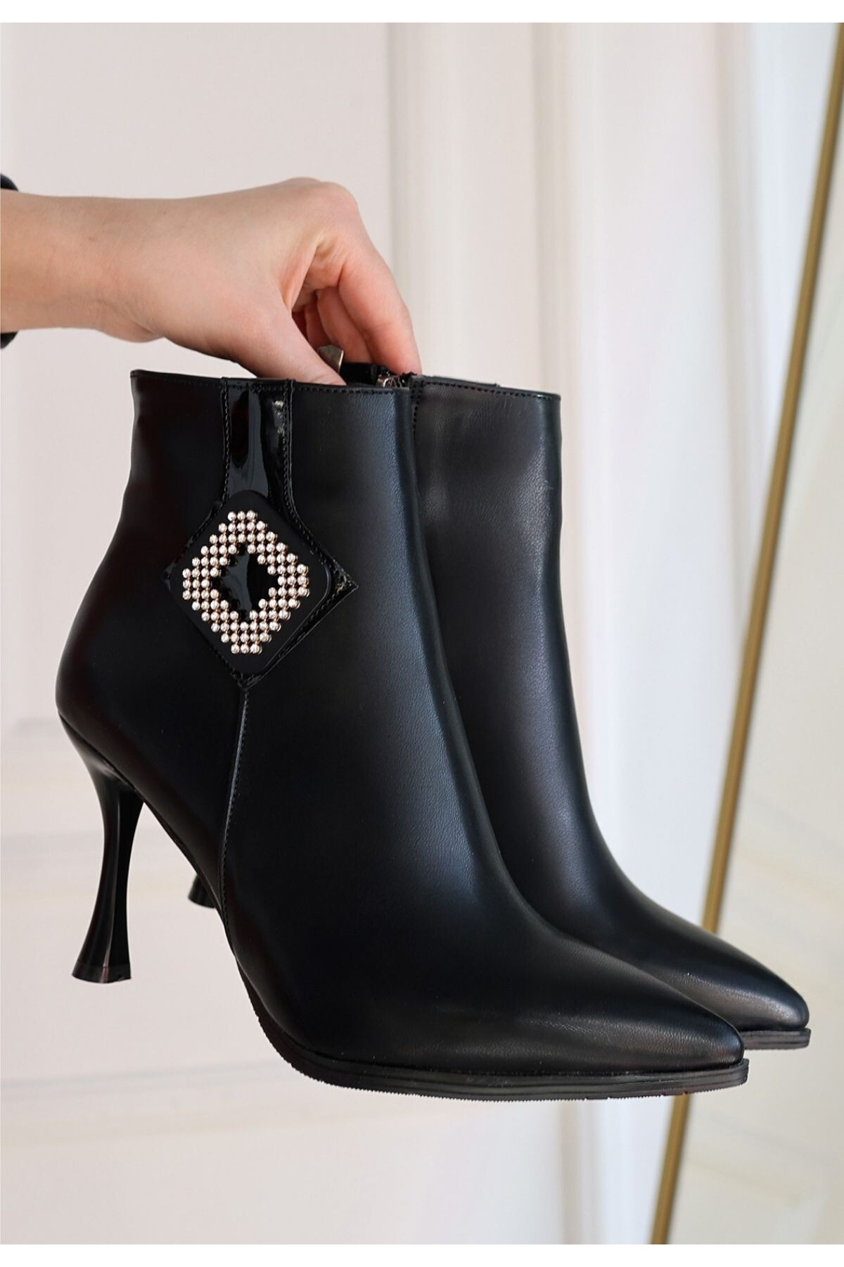 Moose Siyah Cilt Topuklu Bot - Lisinya