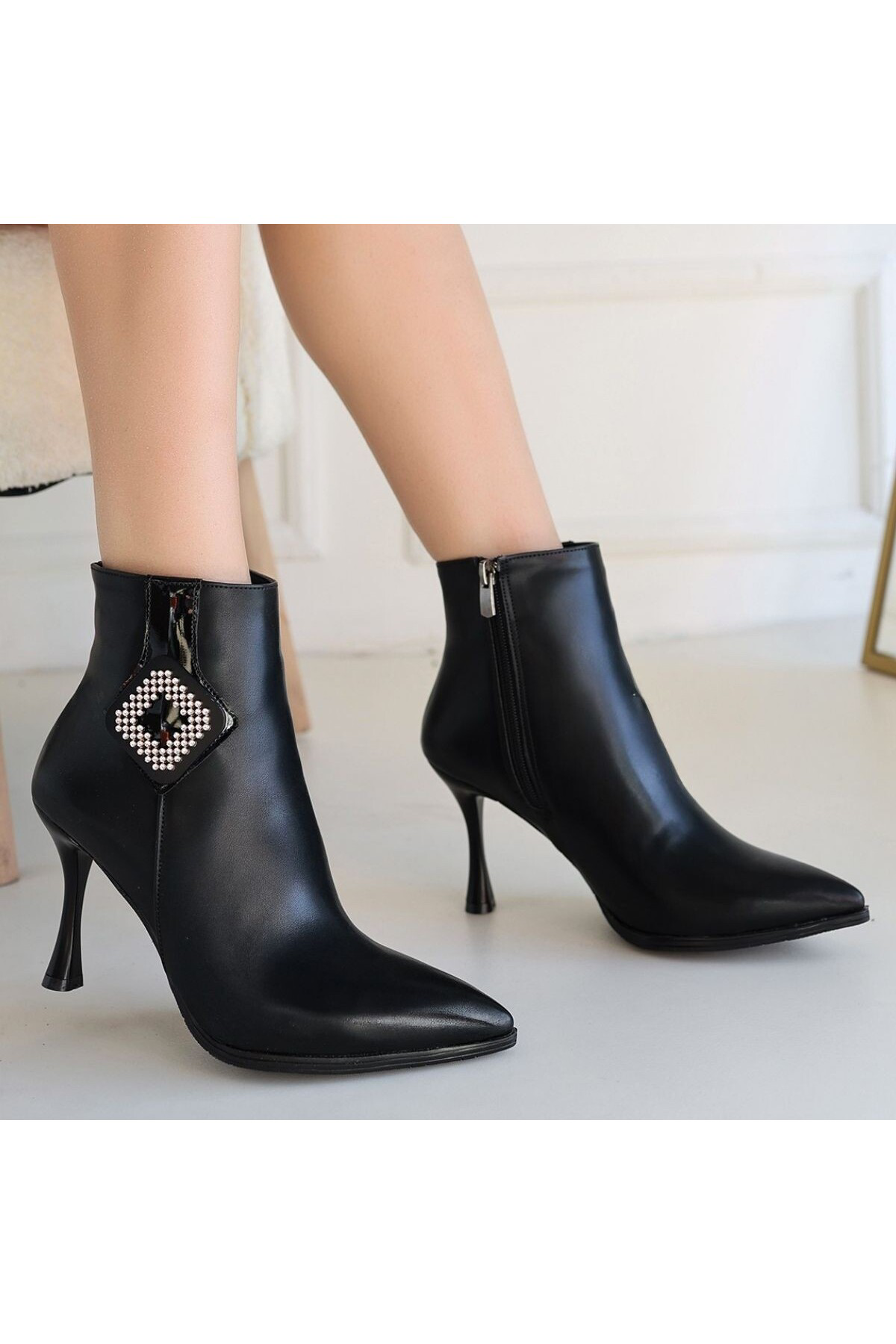 Moose Siyah Cilt Topuklu Bot - Lisinya