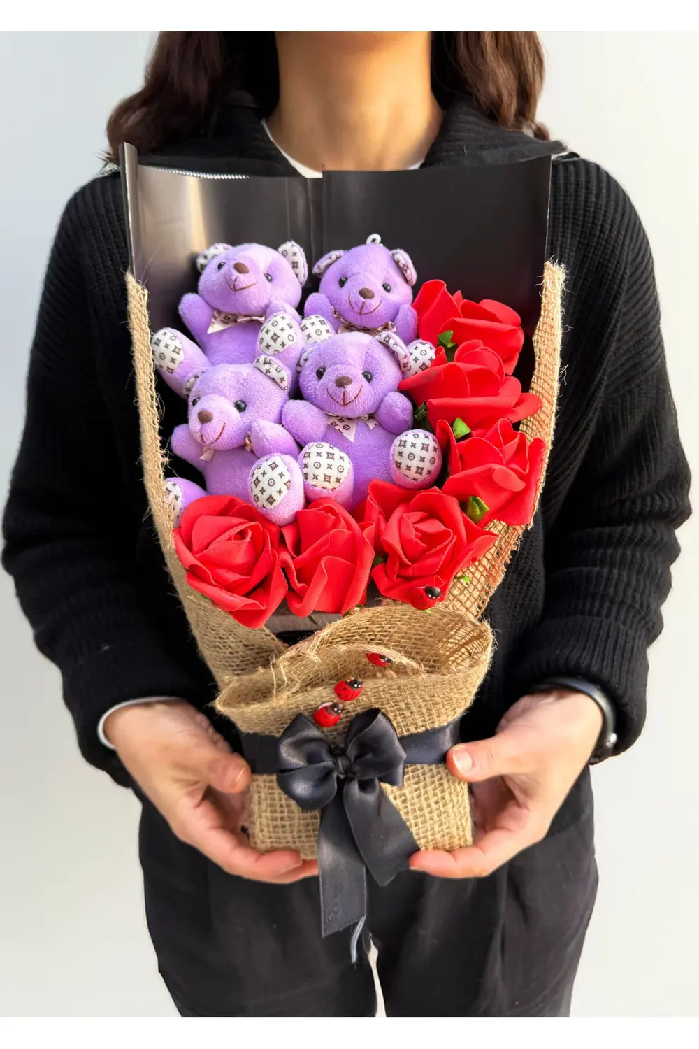 Mor Ayıcıklı ve Kırmızı Güllü Çiçek Buketi Ayıcık Buketi Peluş Bu