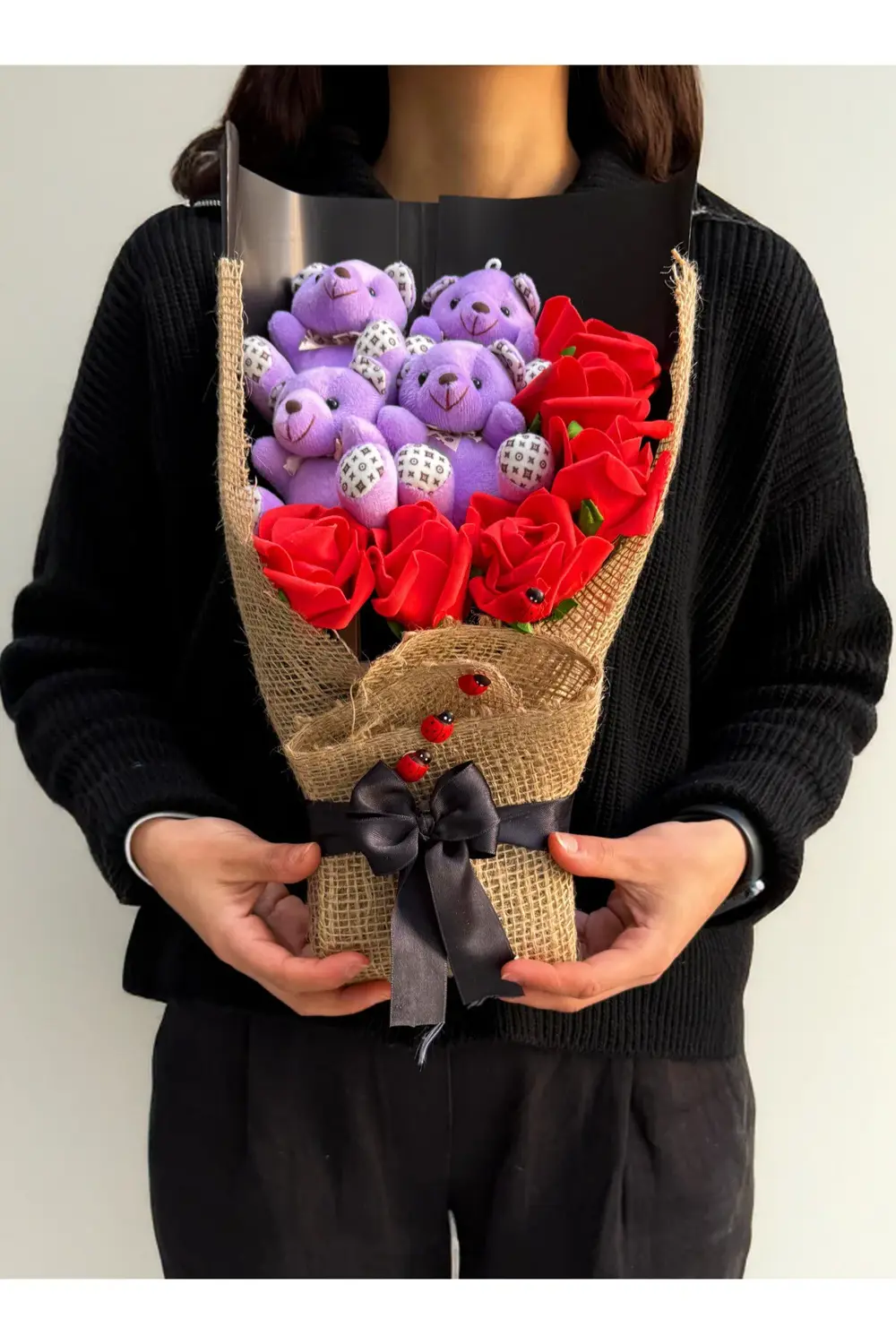Mor Ayıcıklı ve Kırmızı Güllü Çiçek Buketi Ayıcık Buketi Peluş Bu