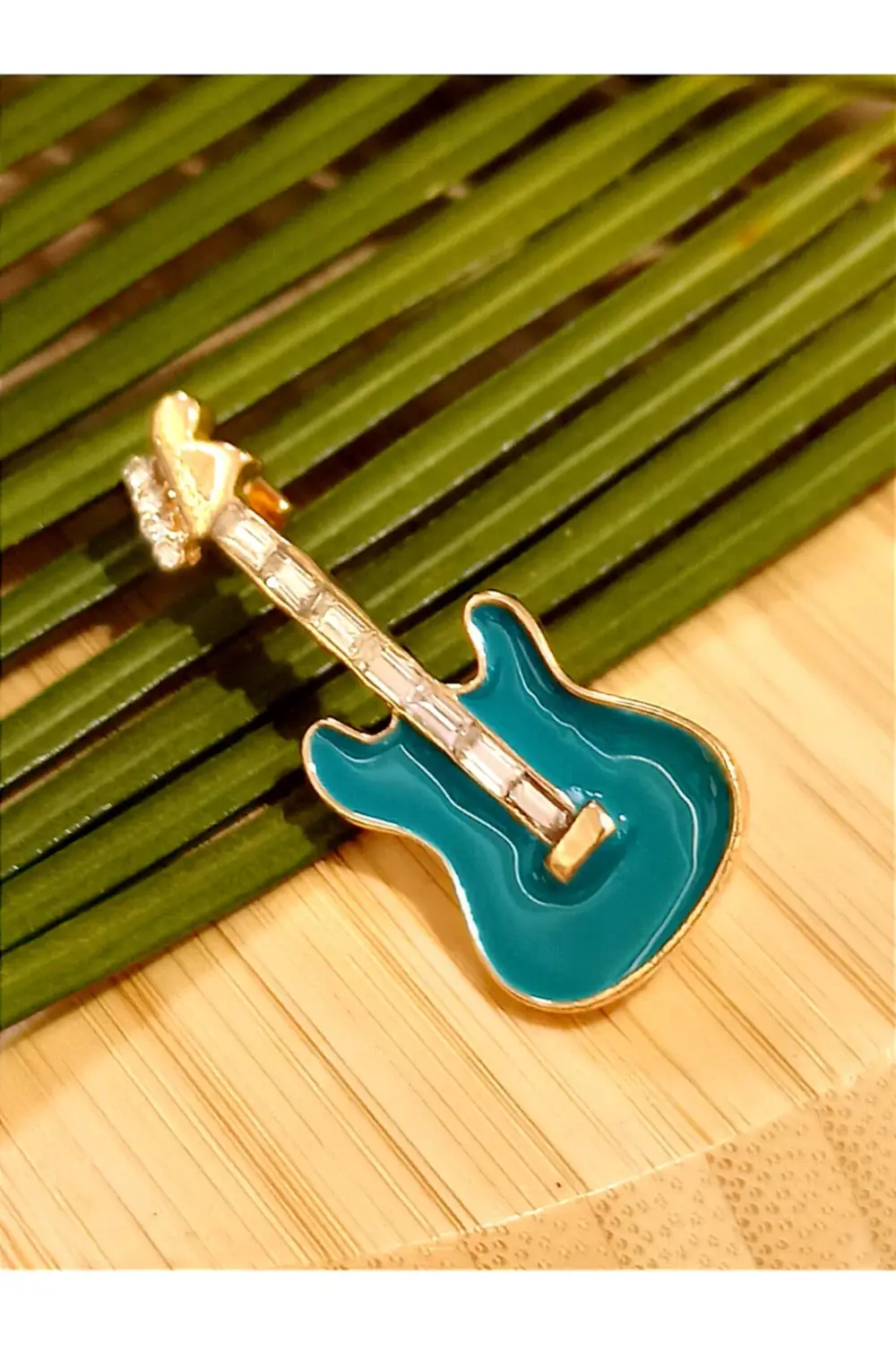 Mor Çiçek Figürlü Broş