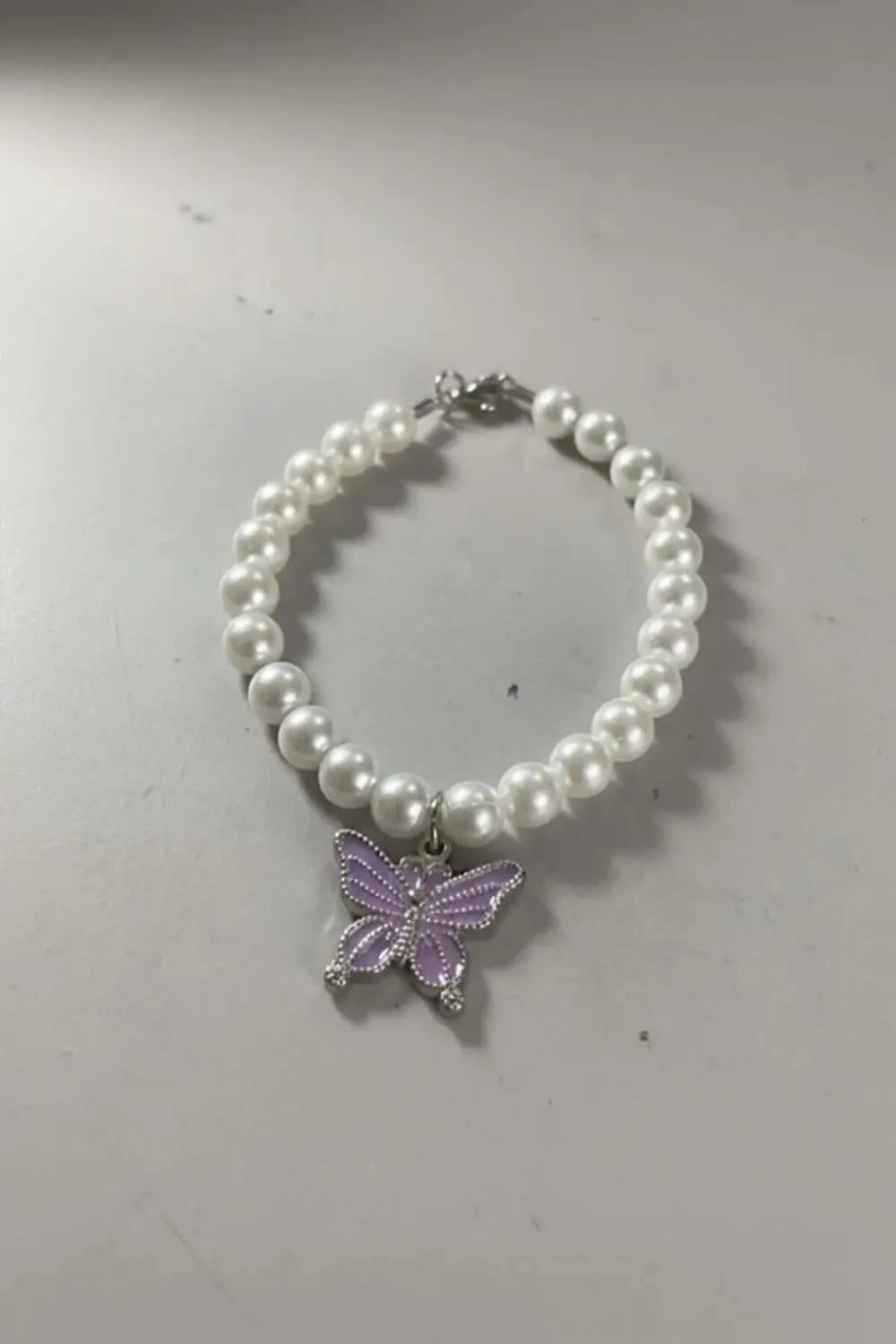 Mor Kelebekli Beyaz İnci Bileklik