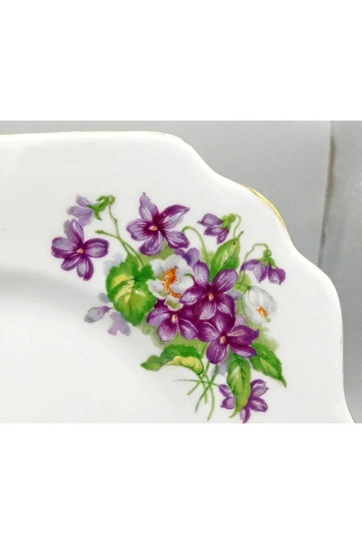 Mor Menekşe Desenli Vintage İngiliz Antika Servis Tabağı (23.5cm)