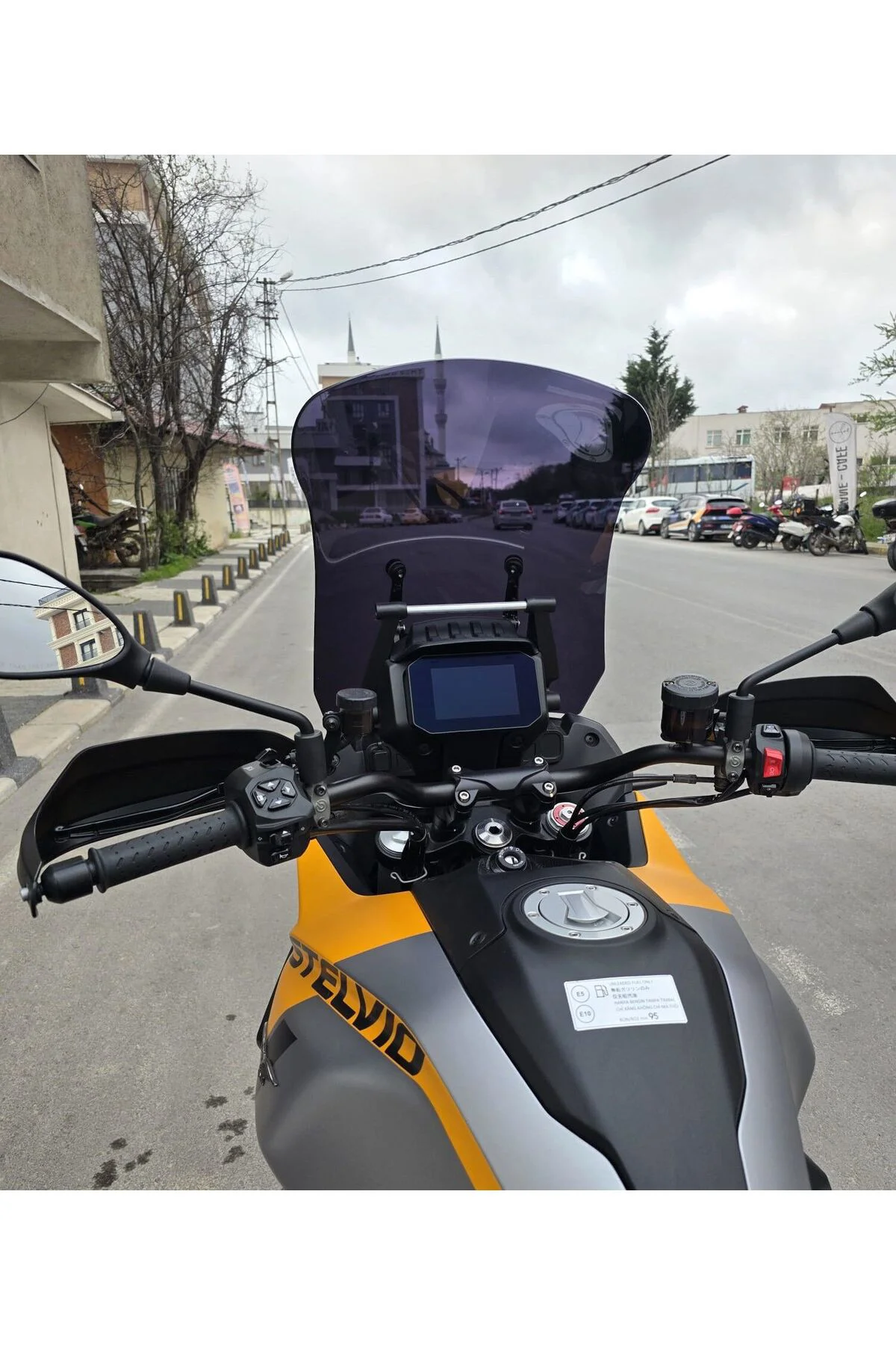 Moto Guzzi V100 Mandello Ön Cam 2022-2026 Model 57cm Siyah Renkli 4mm