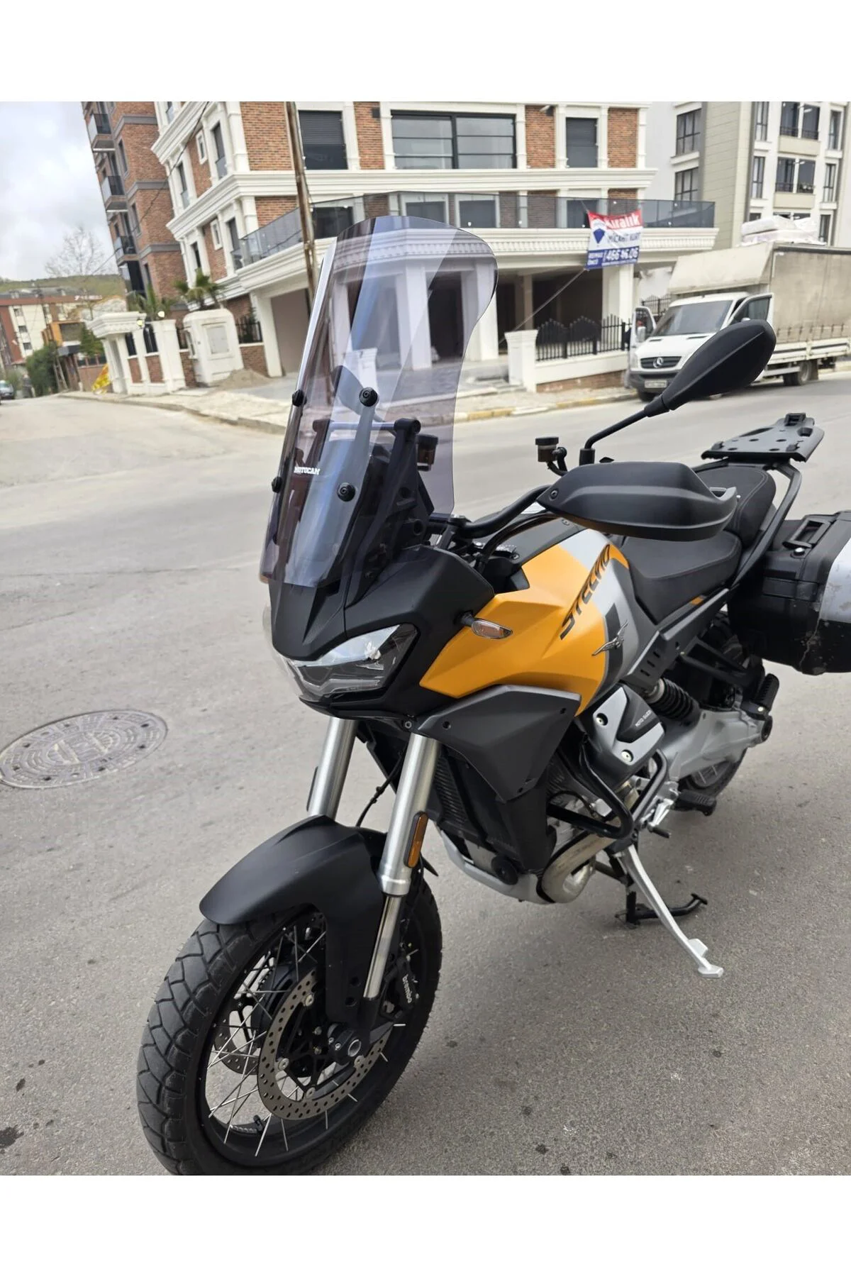 Moto Guzzi V100 Mandello Ön Cam 2022-2026 Model 57cm Füme Renkli 4mm
