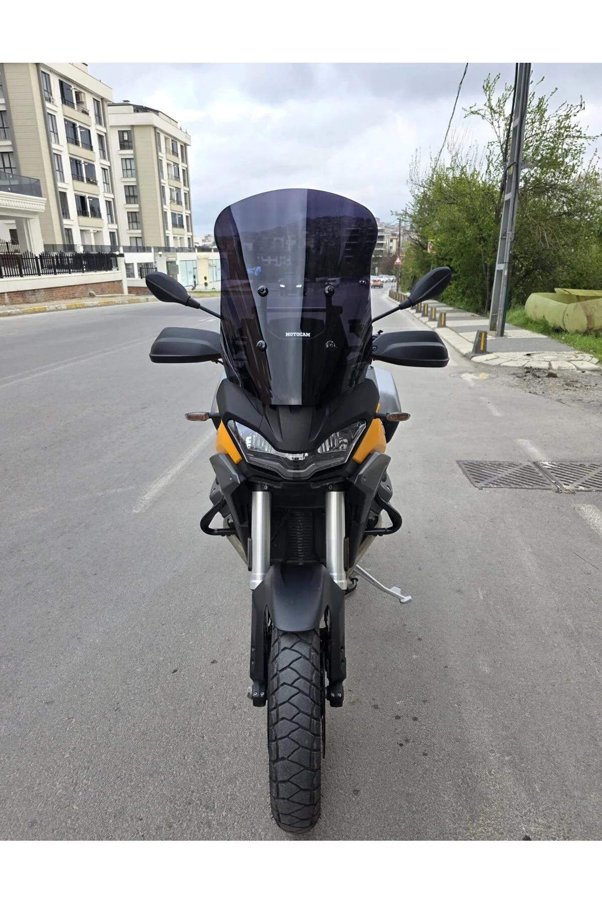 Moto Guzzi V100 Mandello Ön Cam 2022-2026 Model 57cm Siyah Renkli 4mm