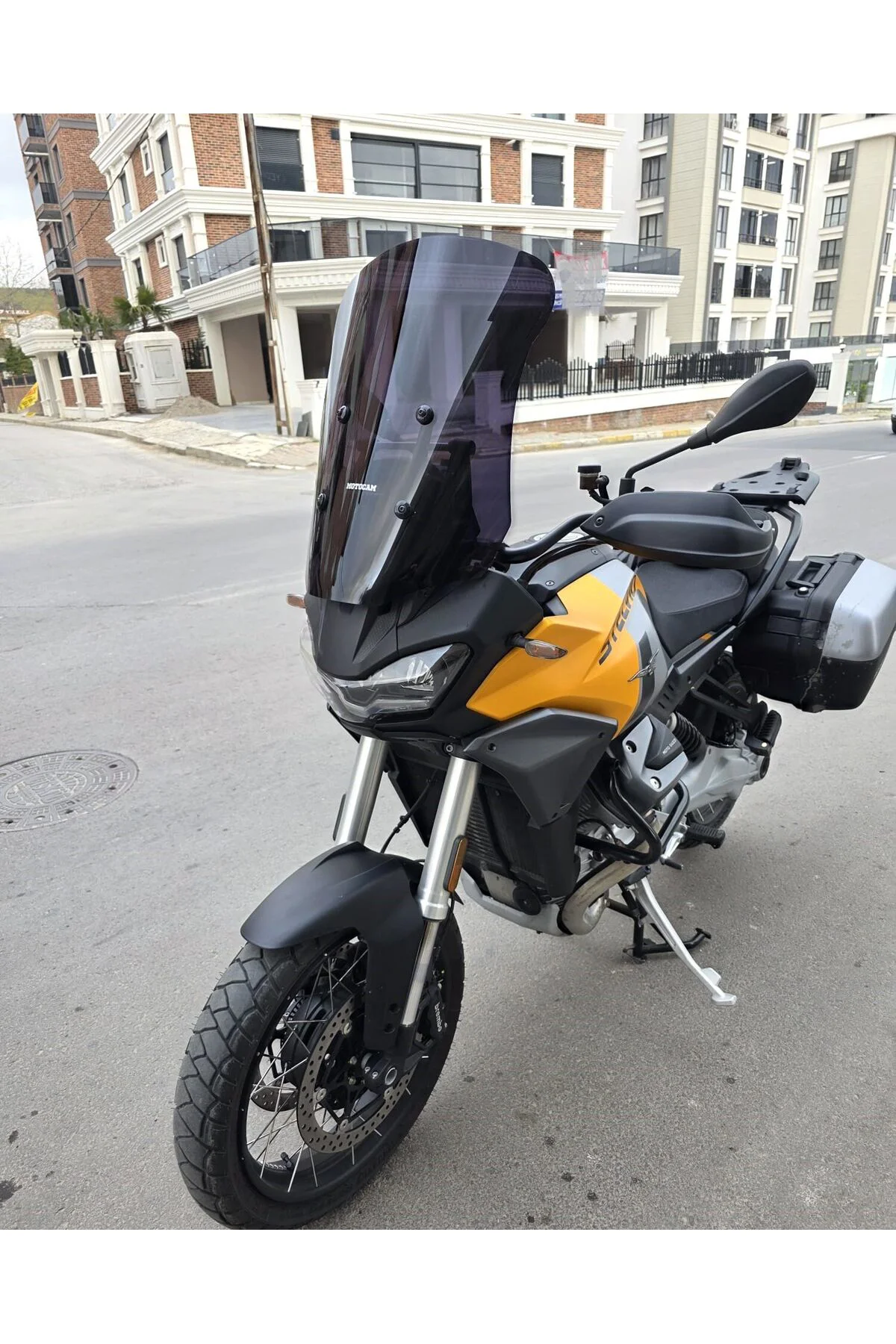 Moto Guzzi V100 Mandello Ön Cam 2022-2026 Model 57cm Siyah Renkli 4mm