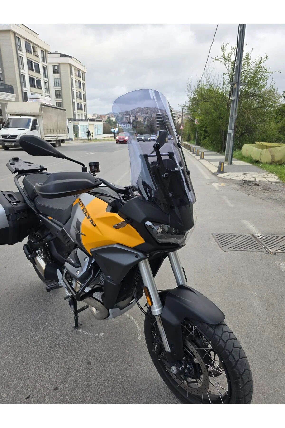 Moto Guzzi V100 Mandello Ön Cam 2022-2026 Model 57cm Füme Renkli 4mm