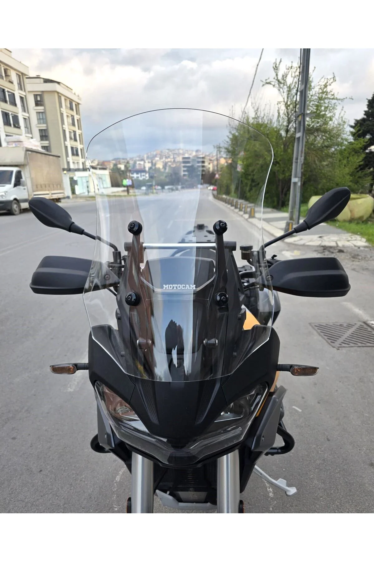 Moto Guzzi V100 Mandello Ön Cam 2022-2026 Model 57cm Şeffaf Renkli 4mm