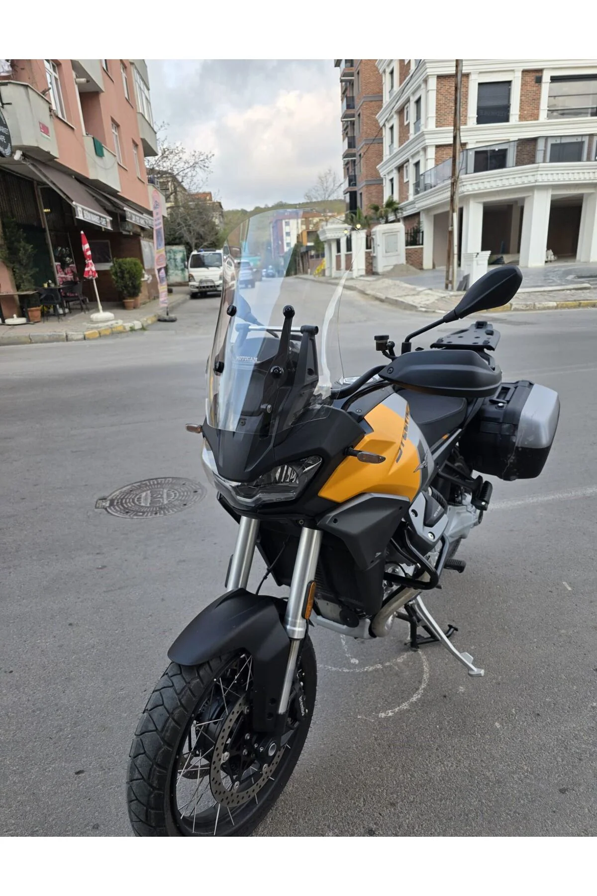 Moto Guzzi V100 Mandello Ön Cam 2022-2026 Model 57cm Şeffaf Renkli 4mm