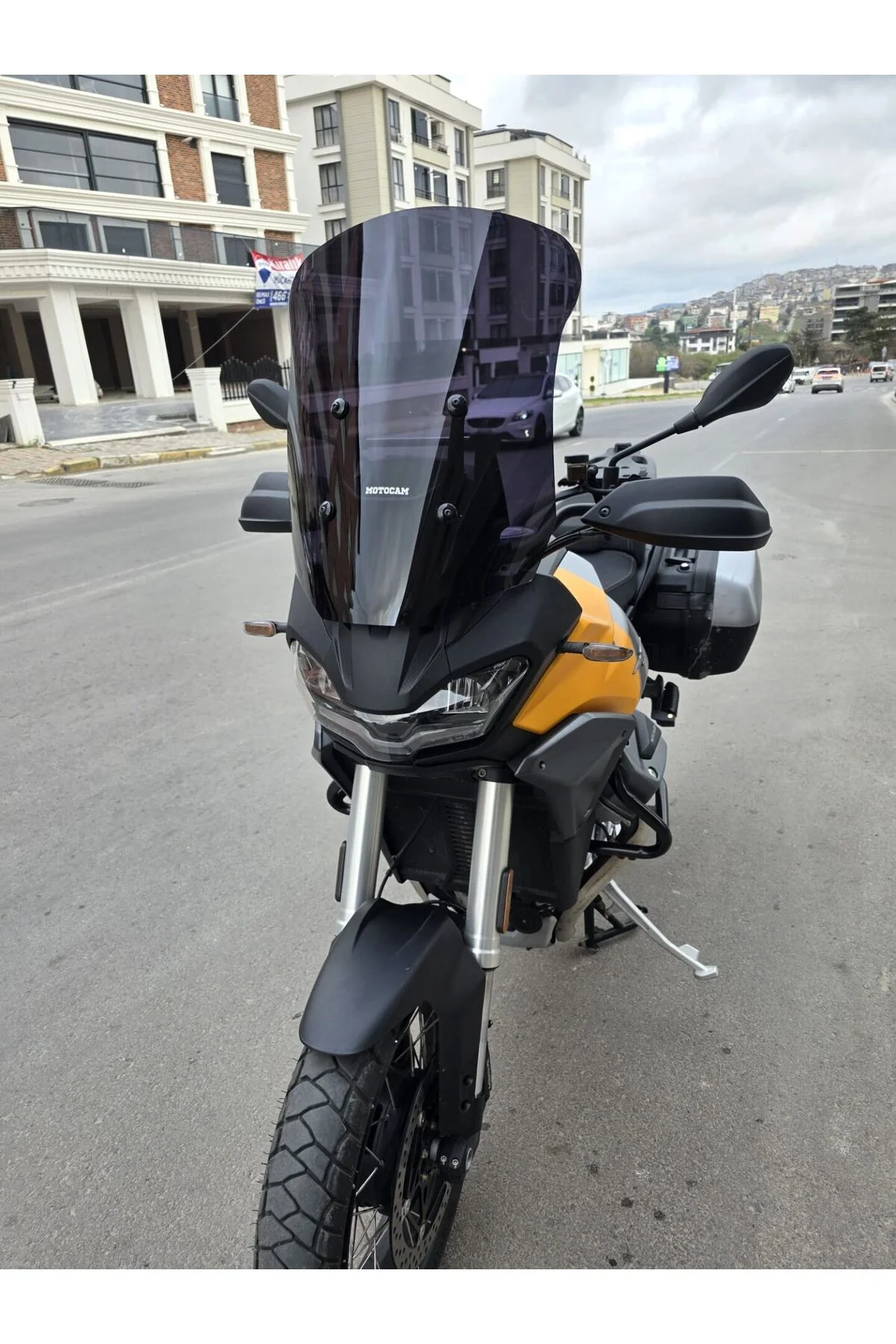 Moto Guzzi V100 Mandello Ön Cam 2022-2026 Model 57cm Siyah Renkli 4mm