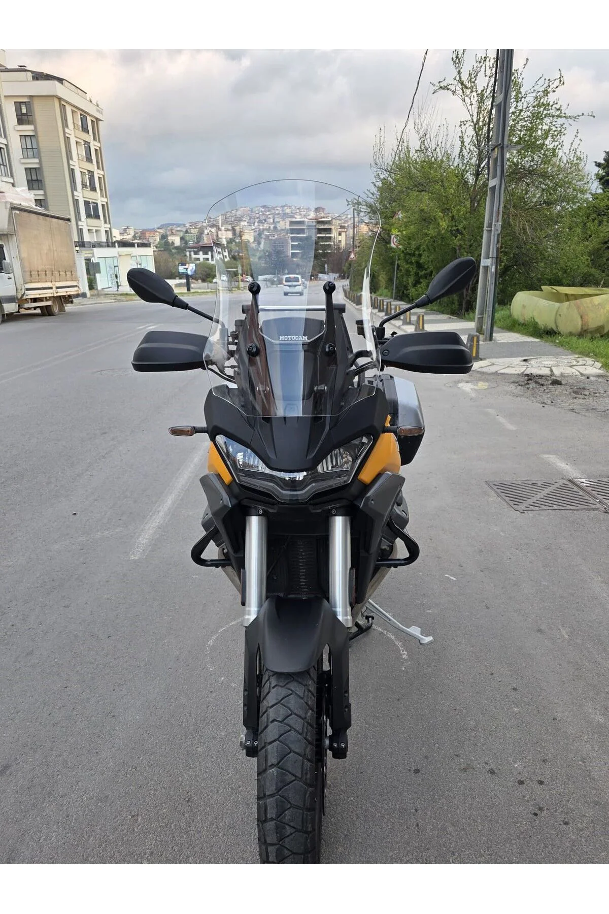 Moto Guzzi V100 Mandello Ön Cam 2022-2026 Model 57cm Şeffaf Renkli 4mm