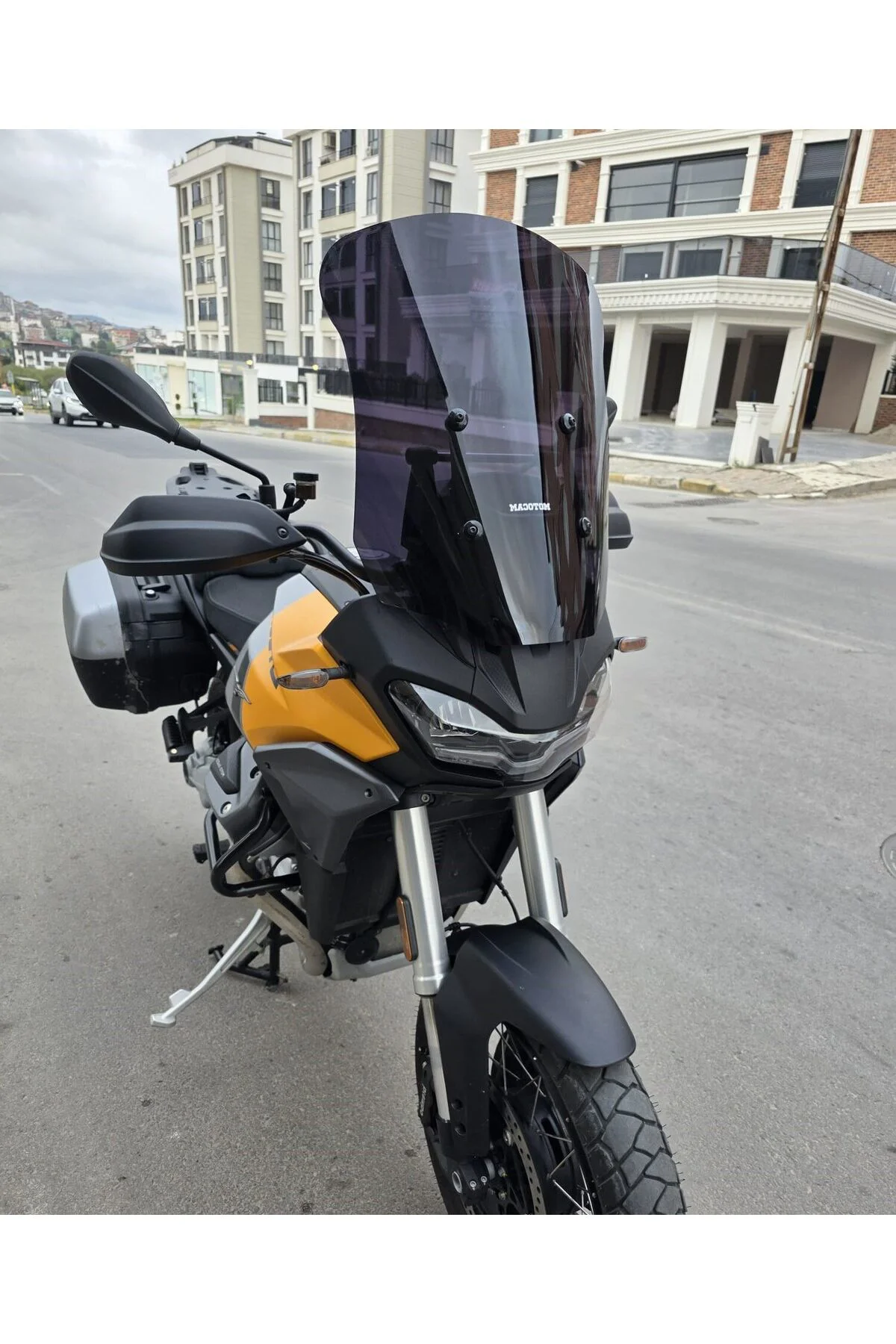 Moto Guzzi V100 Mandello Ön Cam 2022-2026 Model 57cm Siyah Renkli 4mm