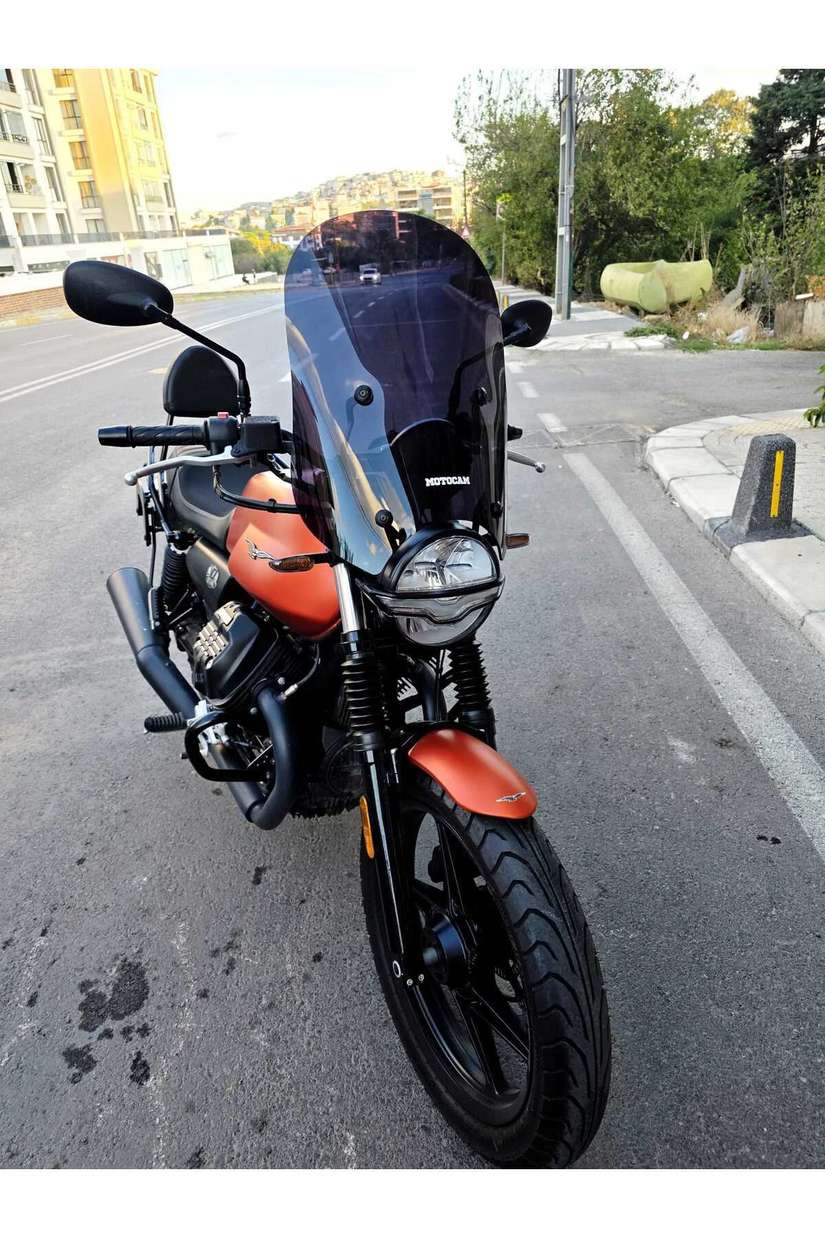 Moto Guzzi V7 Stone Ön Cam 2021-2023 Model 53cm Siyah Renkli 4mm APARATSIZDIR