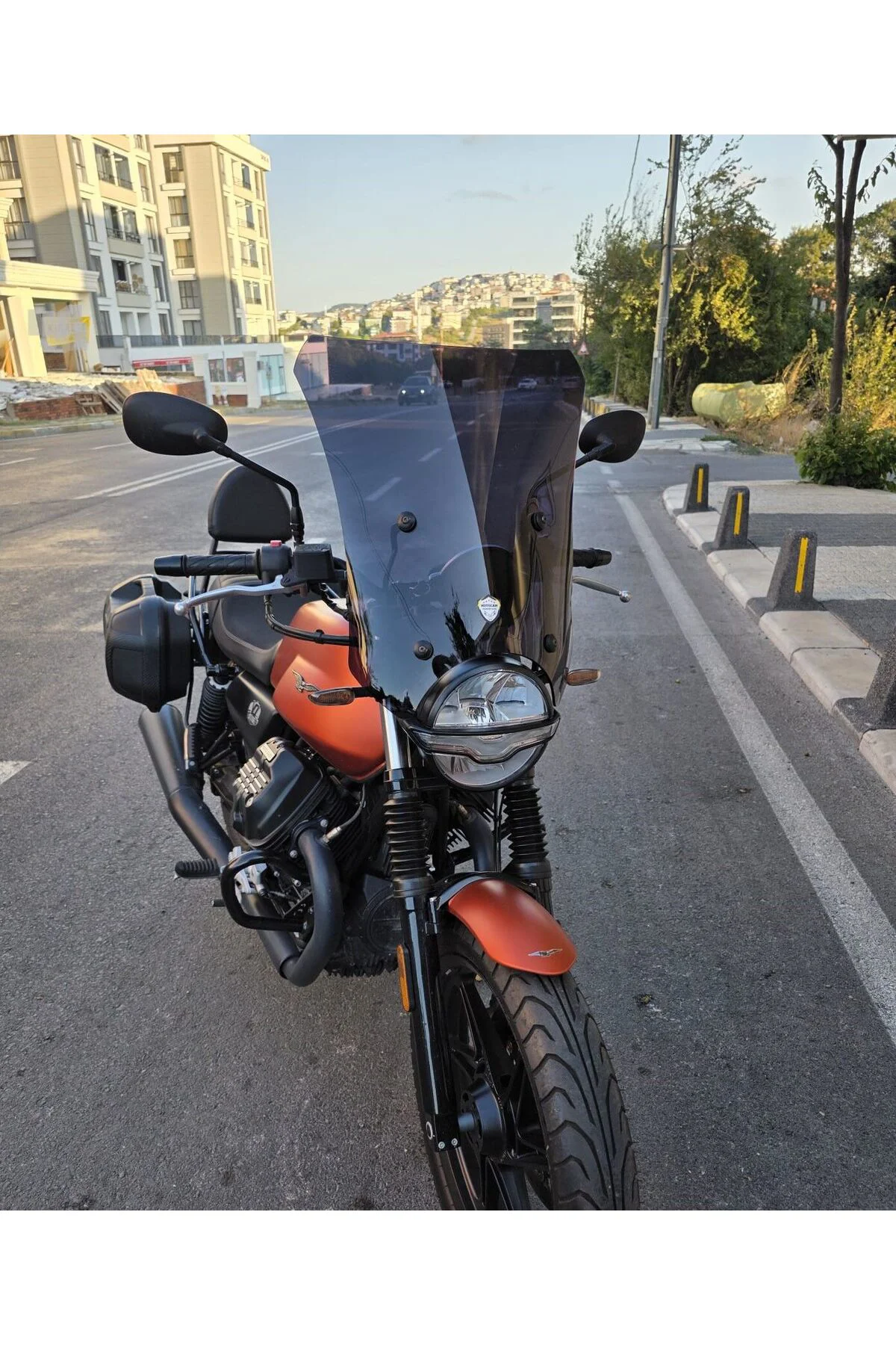 Moto Guzzi V7 Stone Ön Cam 2021-2023 Model 52cm Siyah Renkli 4mm 