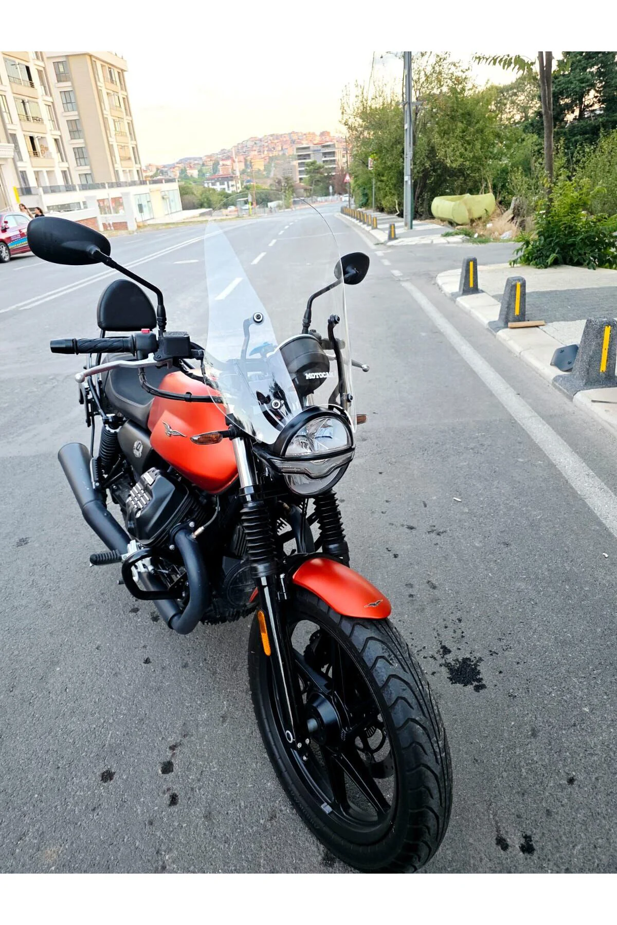Moto Guzzi V7 Stone Ön Cam 2021-2023 Model 53cm Şeffaf Renkli 4mm APARATSIZ