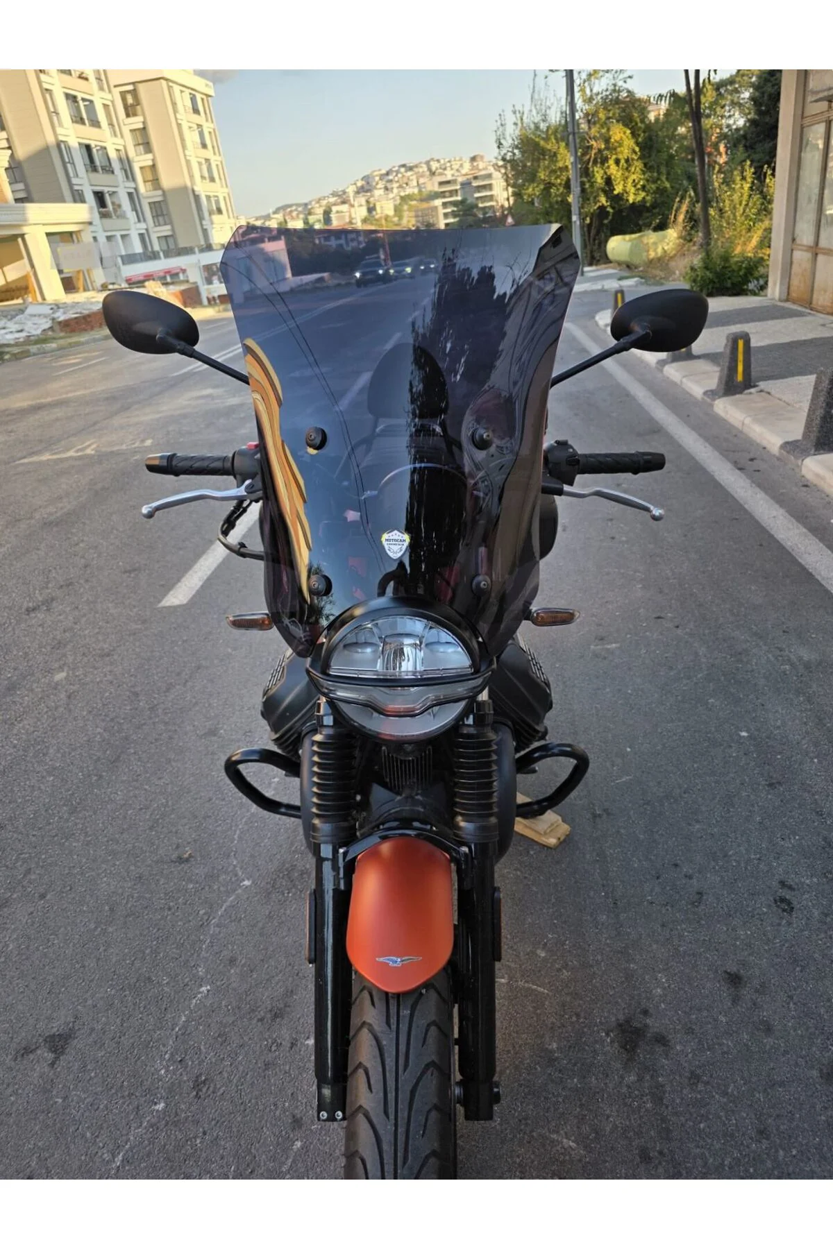 Moto Guzzi V7 Stone Ön Cam 2021-2023 Model 52cm Siyah Renkli 4mm 