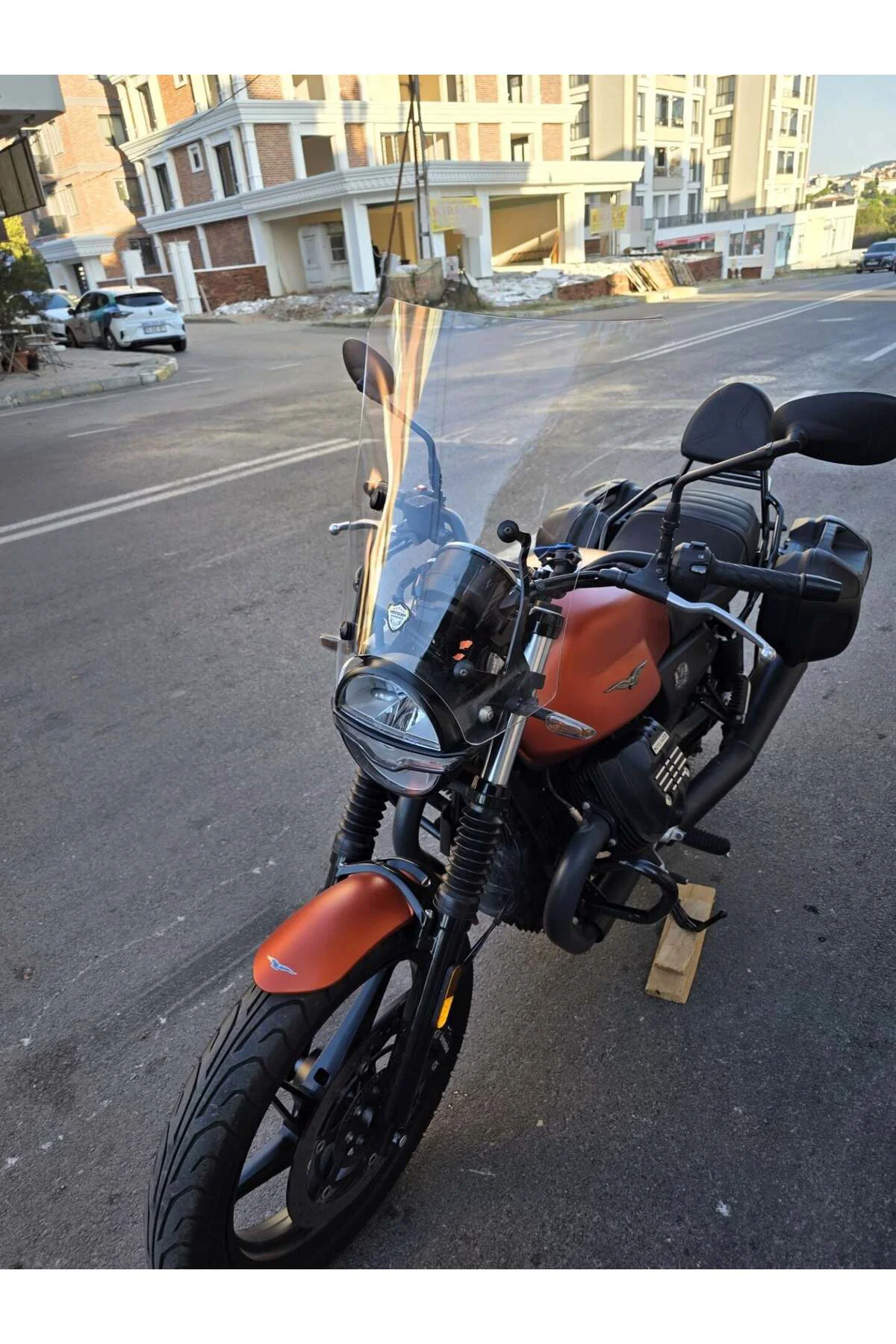 Moto Guzzi V7 Stone Ön Cam 2021-2023 Model 52cm Şeffaf Renkli 4mm