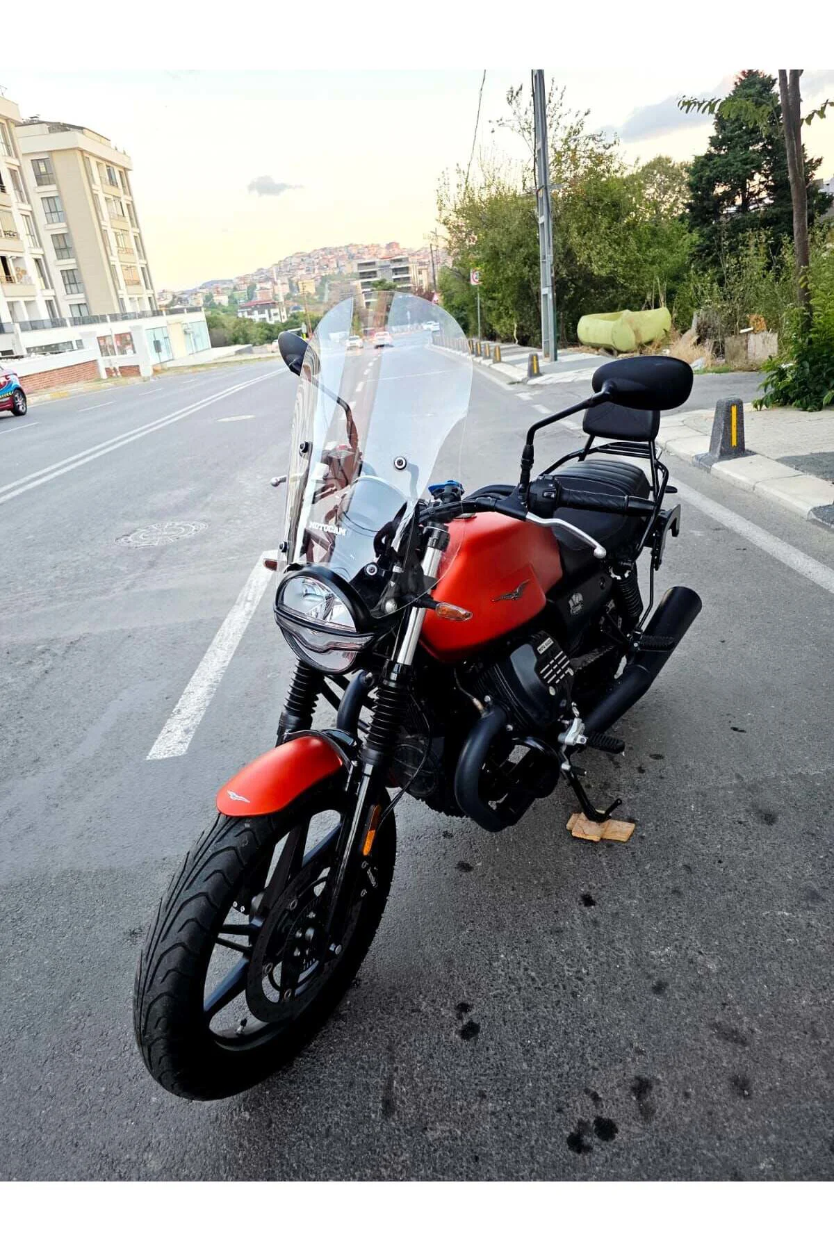 Moto Guzzi V7 Stone Ön Cam 2021-2023 Model 53cm Şeffaf Renkli 4mm APARATSIZ