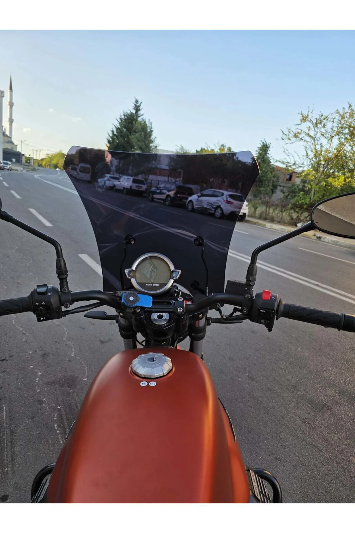 Moto Guzzi V7 Stone Ön Cam 2021-2023 Model 52cm Siyah Renkli 4mm 