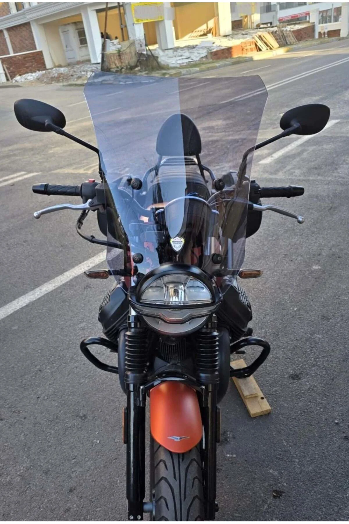 Moto Guzzi V7 Stone Ön Cam 2021-2023 Model 52cm Füme Renkli 4mm A