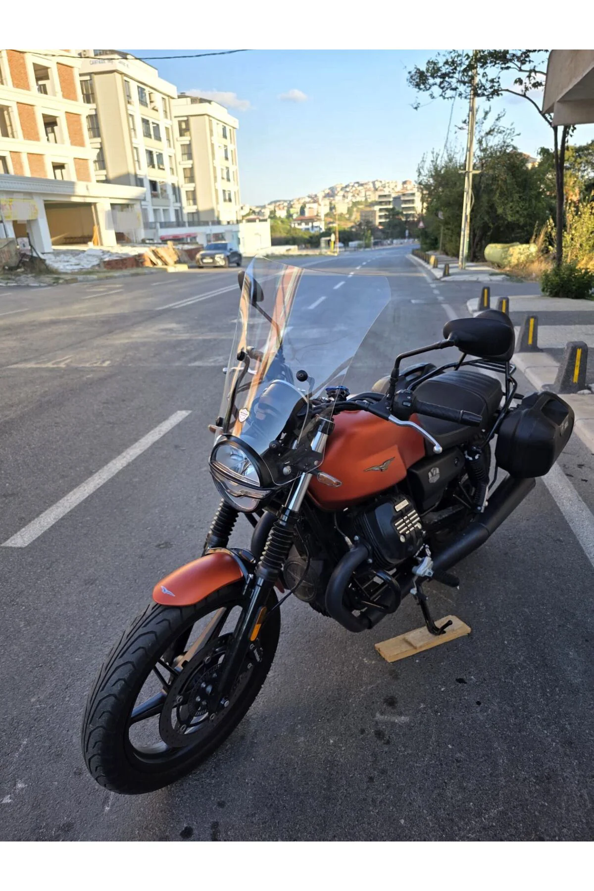 Moto Guzzi V7 Stone Ön Cam 2021-2023 Model 52cm Şeffaf Renkli 4mm