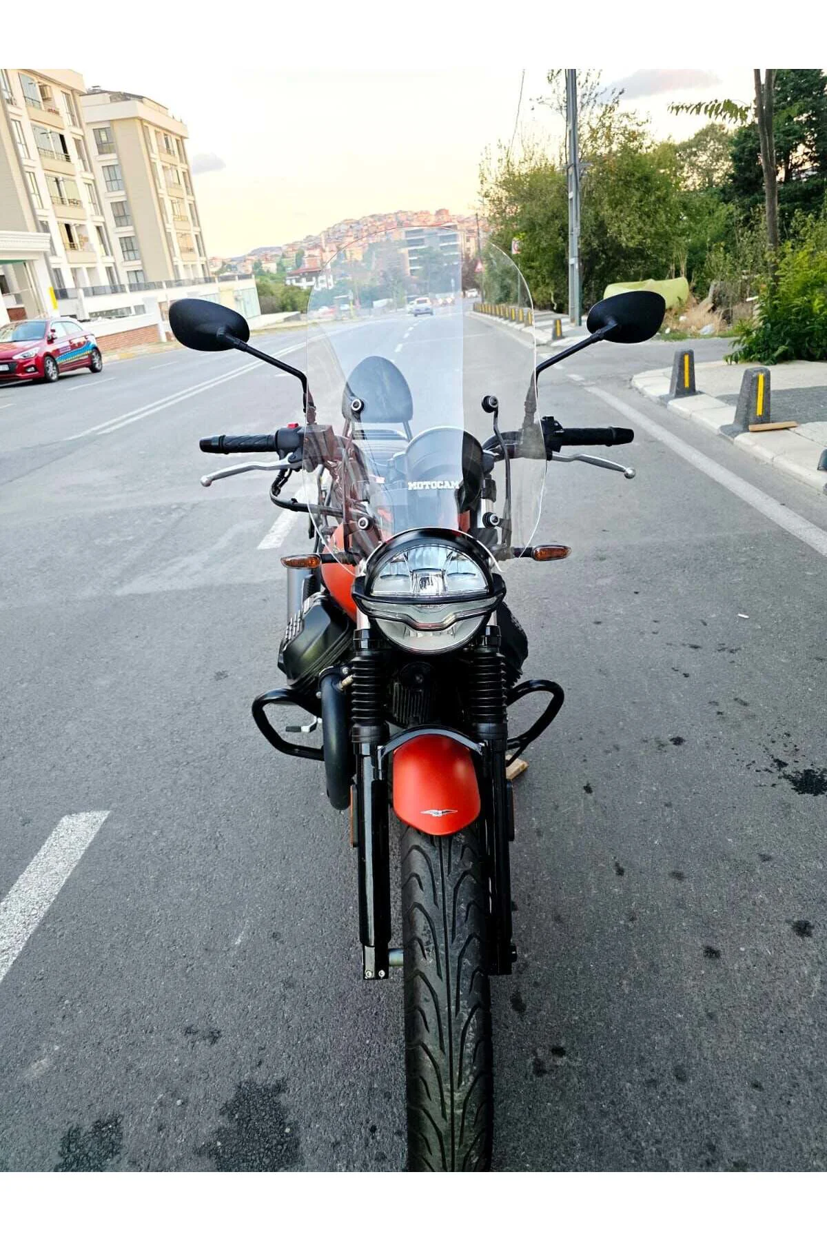 Moto Guzzi V7 Stone Ön Cam 2021-2023 Model 53cm Şeffaf Renkli 4mm APARATSIZ