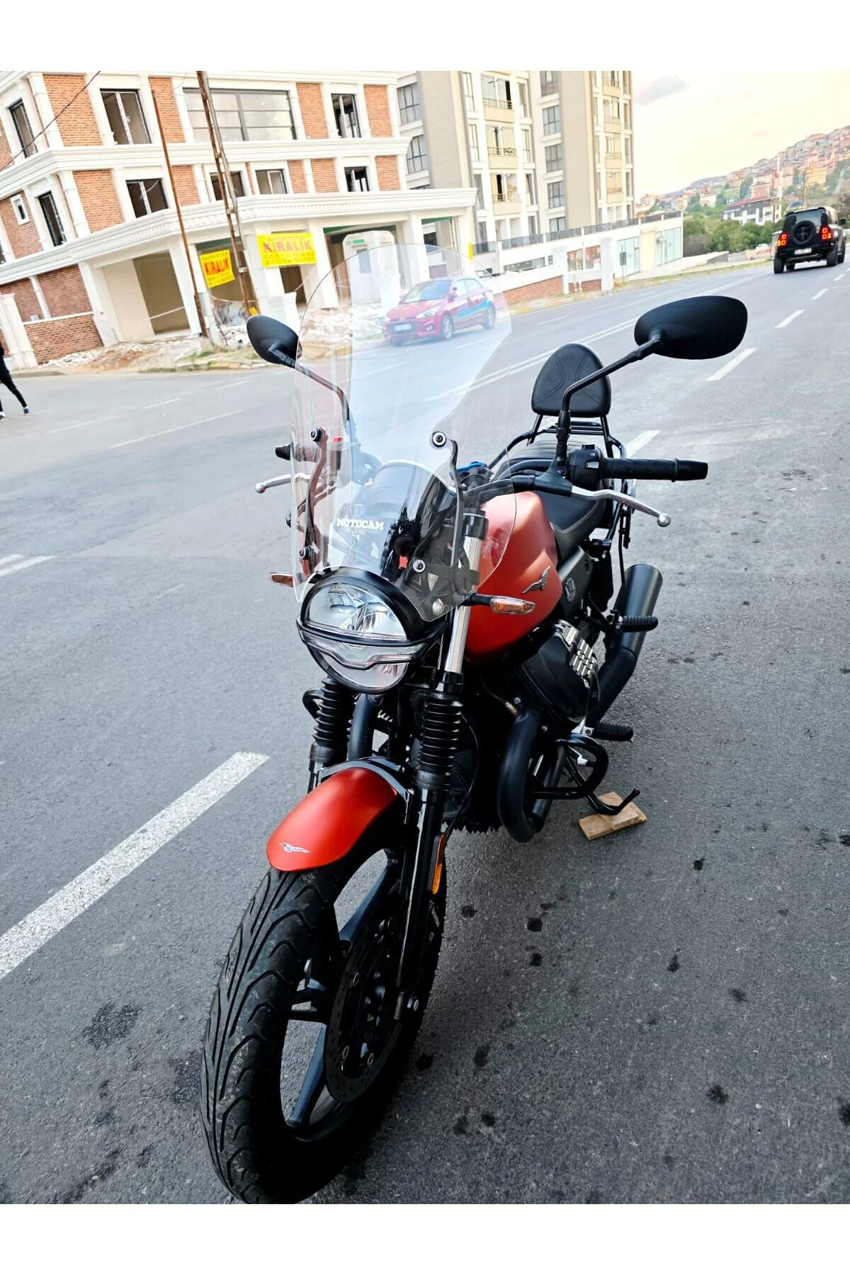 Moto Guzzi V7 Stone Ön Cam 2021-2023 Model 53cm Şeffaf Renkli 4mm APARATSIZ