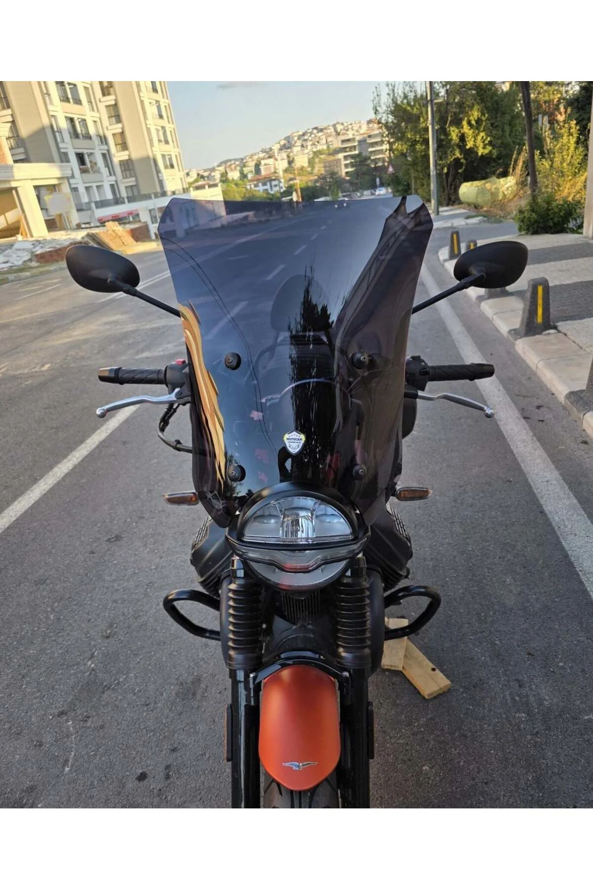 Moto Guzzi V7 Stone Ön Cam 2021-2023 Model 52cm Siyah Renkli 4mm 