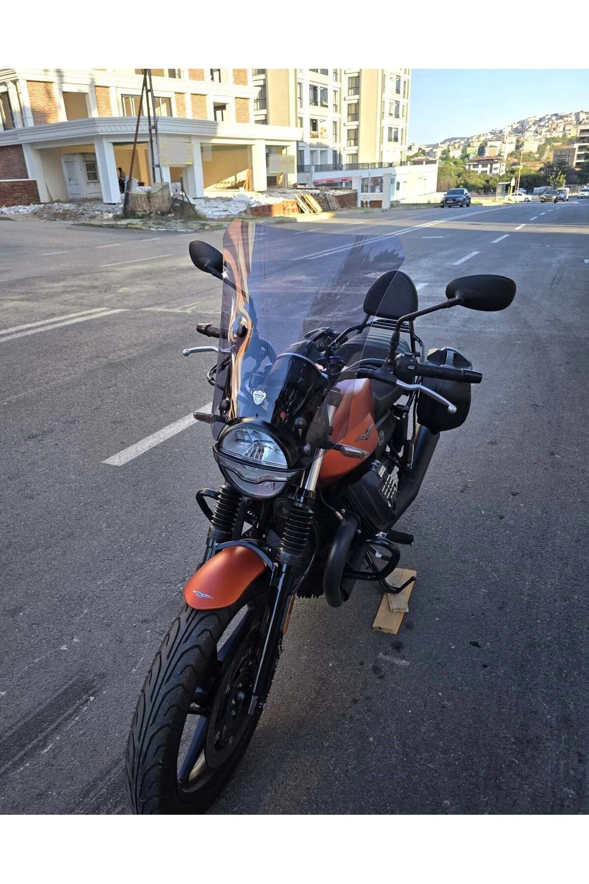 Moto Guzzi V7 Stone Ön Cam 2021-2023 Model 52cm Füme Renkli 4mm A