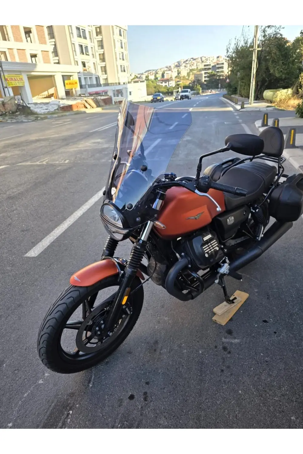 Moto Guzzi V7 Stone Ön Cam 2021-2023 Model 52cm Füme Renkli 4mm A