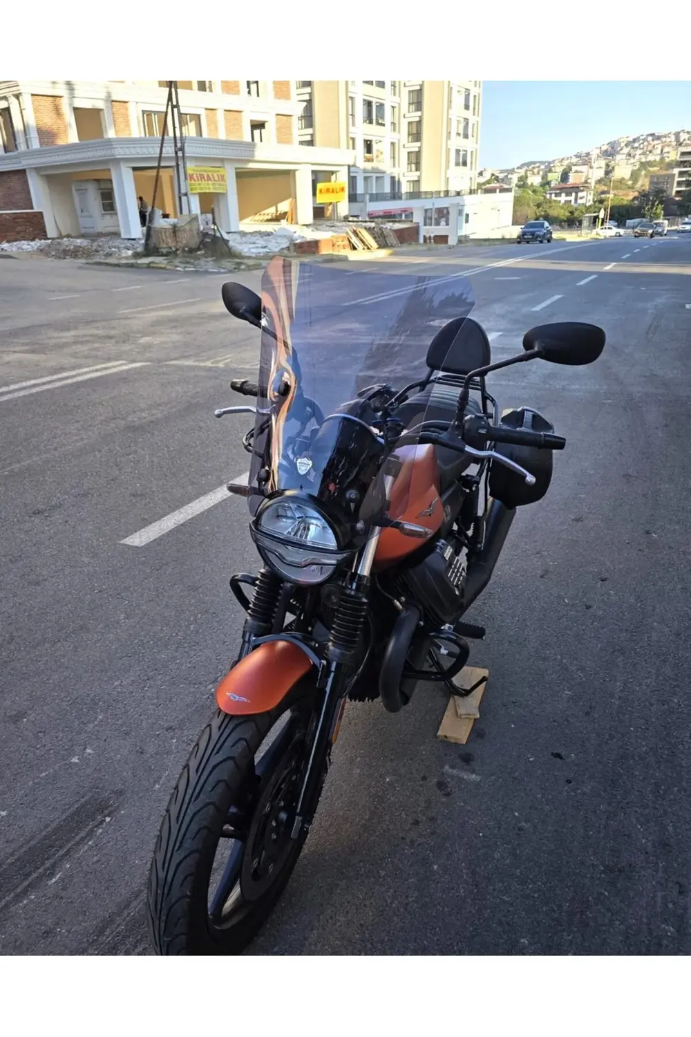 Moto Guzzi V7 Stone Ön Cam 2021-2023 Model 52cm Füme Renkli 4mm A