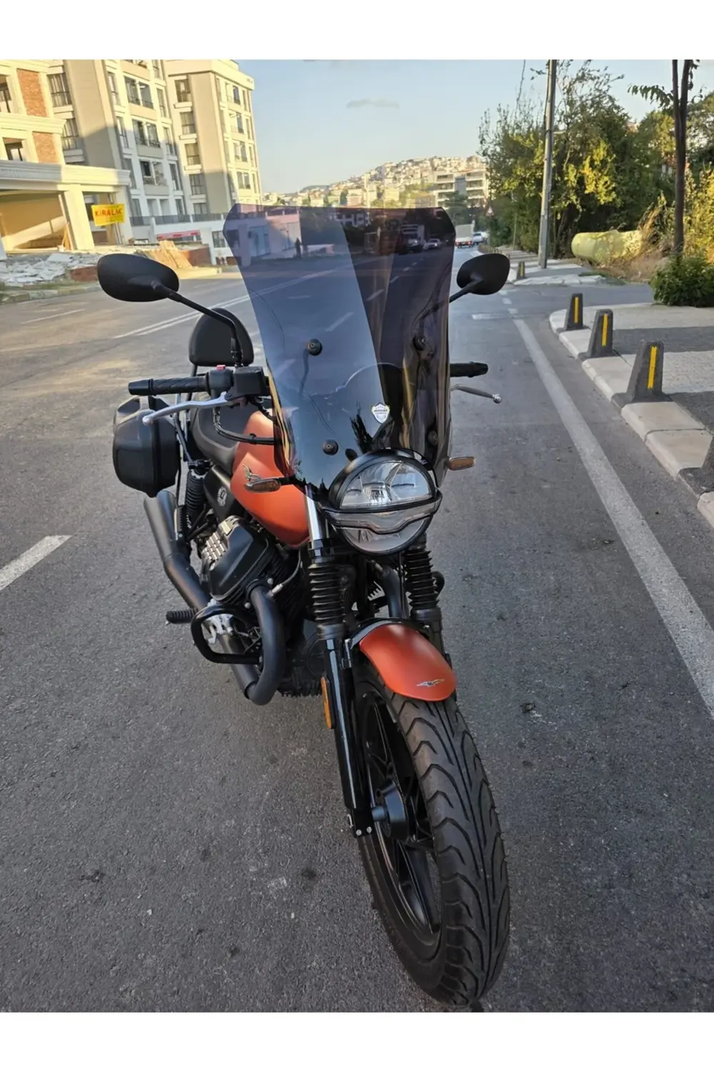 Moto Guzzi V7 Stone Ön Cam 2021-2023 Model 52cm Siyah Renkli 4mm